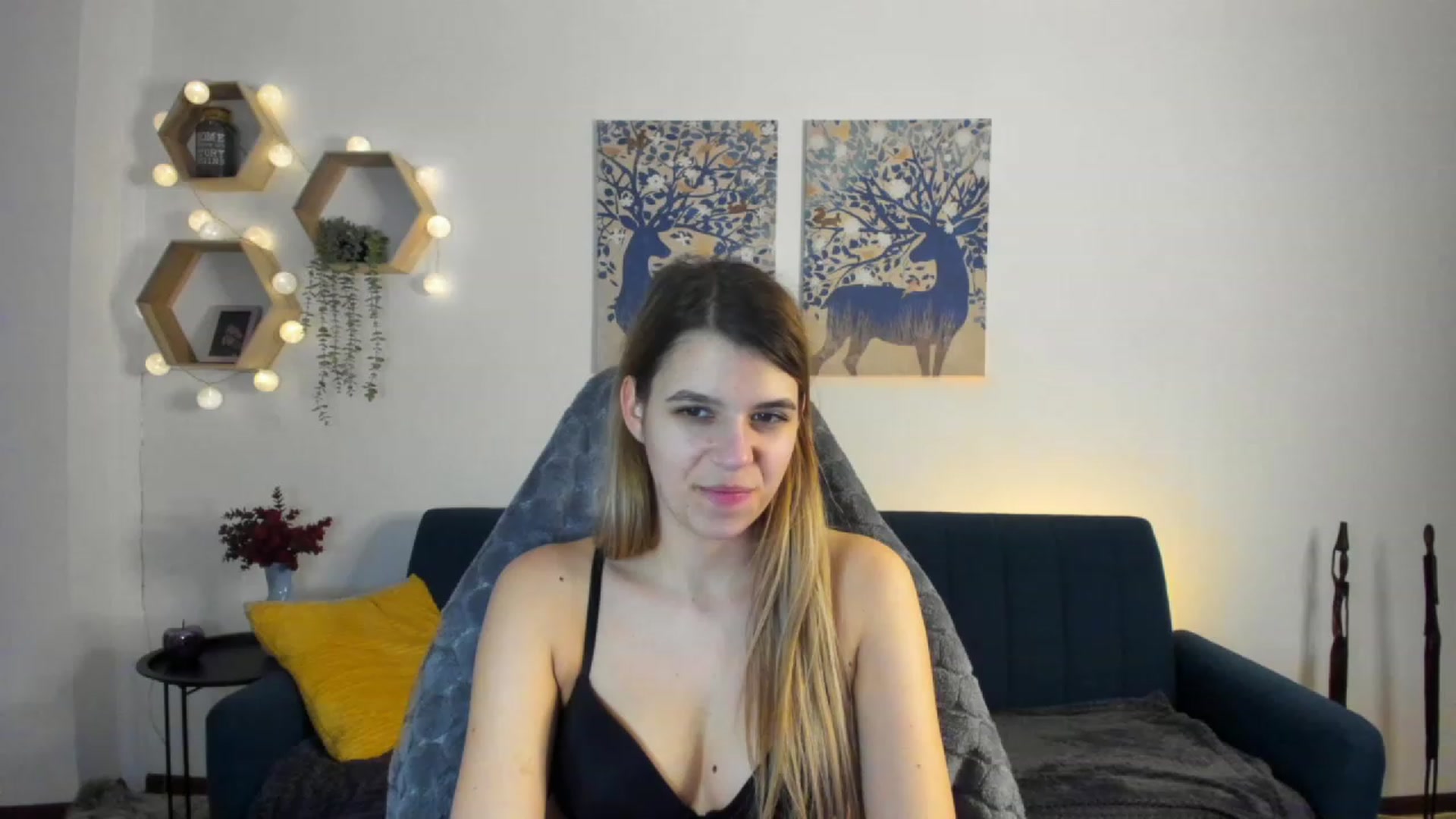 Gallery image thumbnail from Elsa_Fox's myfreecams stream on, 01/30/2023, 19:46 image 5 of 20