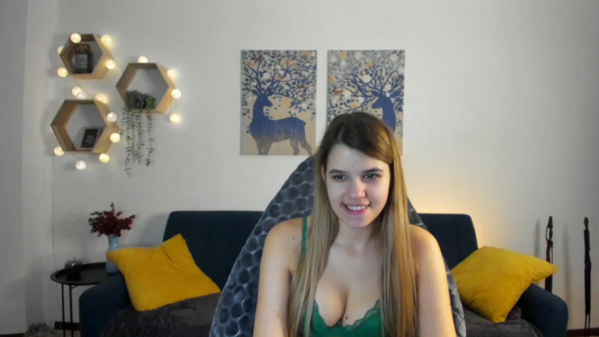 Gallery image thumbnail from Elsa_Fox's myfreecams stream on, 02/01/2023, 17:03 image 12 of 20