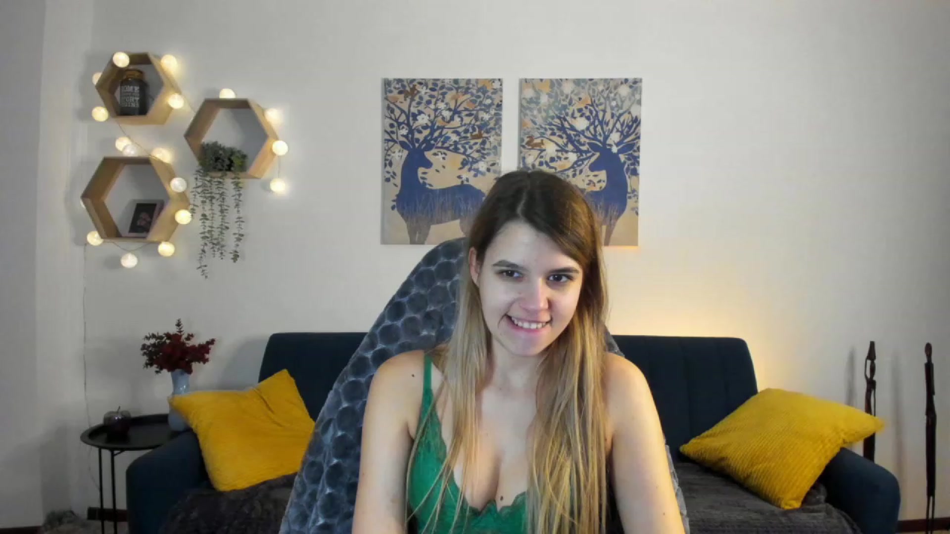 Gallery image thumbnail from Elsa_Fox's myfreecams stream on, 02/01/2023, 17:03 image 19 of 20
