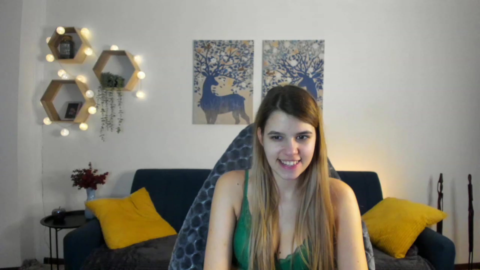Gallery image thumbnail from Elsa_Fox's myfreecams stream on, 02/01/2023, 17:03 image 10 of 20
