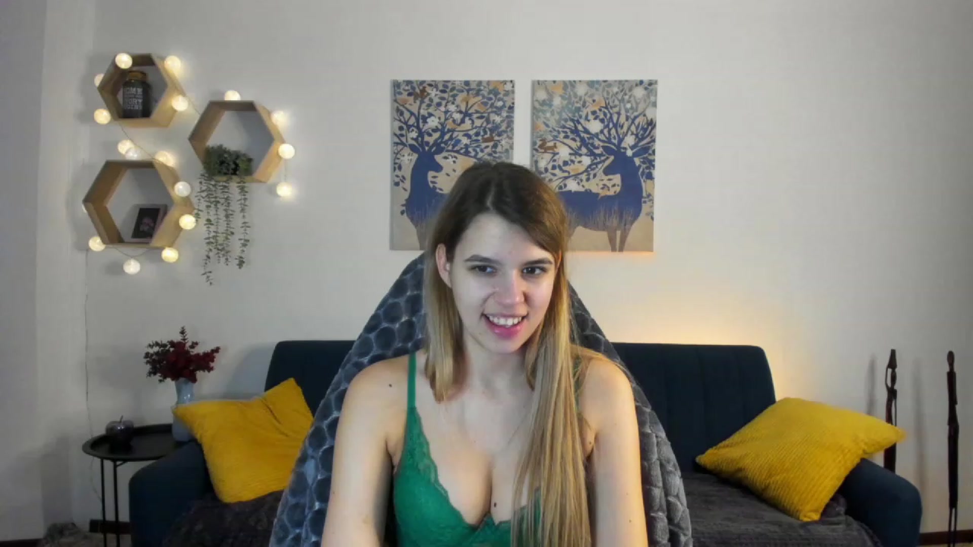 Gallery image thumbnail from Elsa_Fox's myfreecams stream on, 02/01/2023, 17:03 image 6 of 20