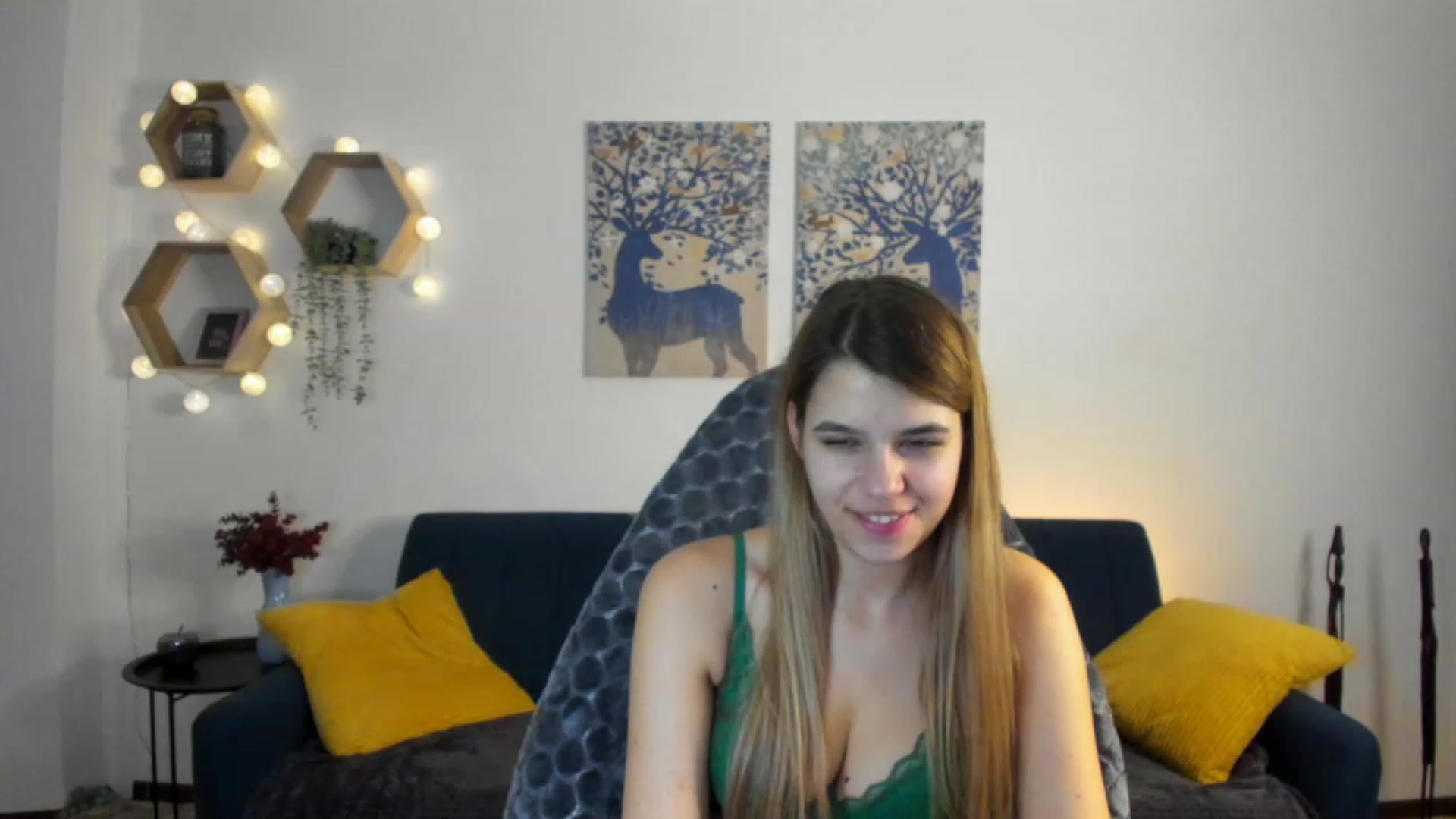 Gallery image thumbnail from Elsa_Fox's myfreecams stream on, 02/01/2023, 17:03 image 13 of 20