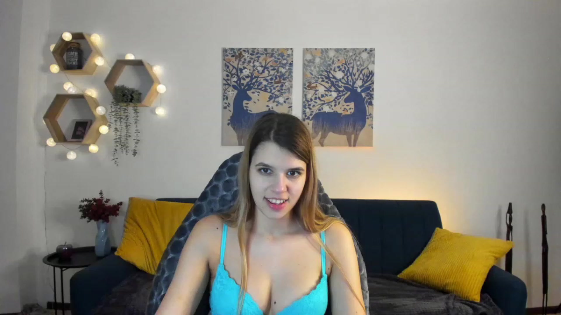 Gallery image thumbnail from Elsa_Fox's myfreecams stream on, 02/03/2023, 19:12 image 3 of 20