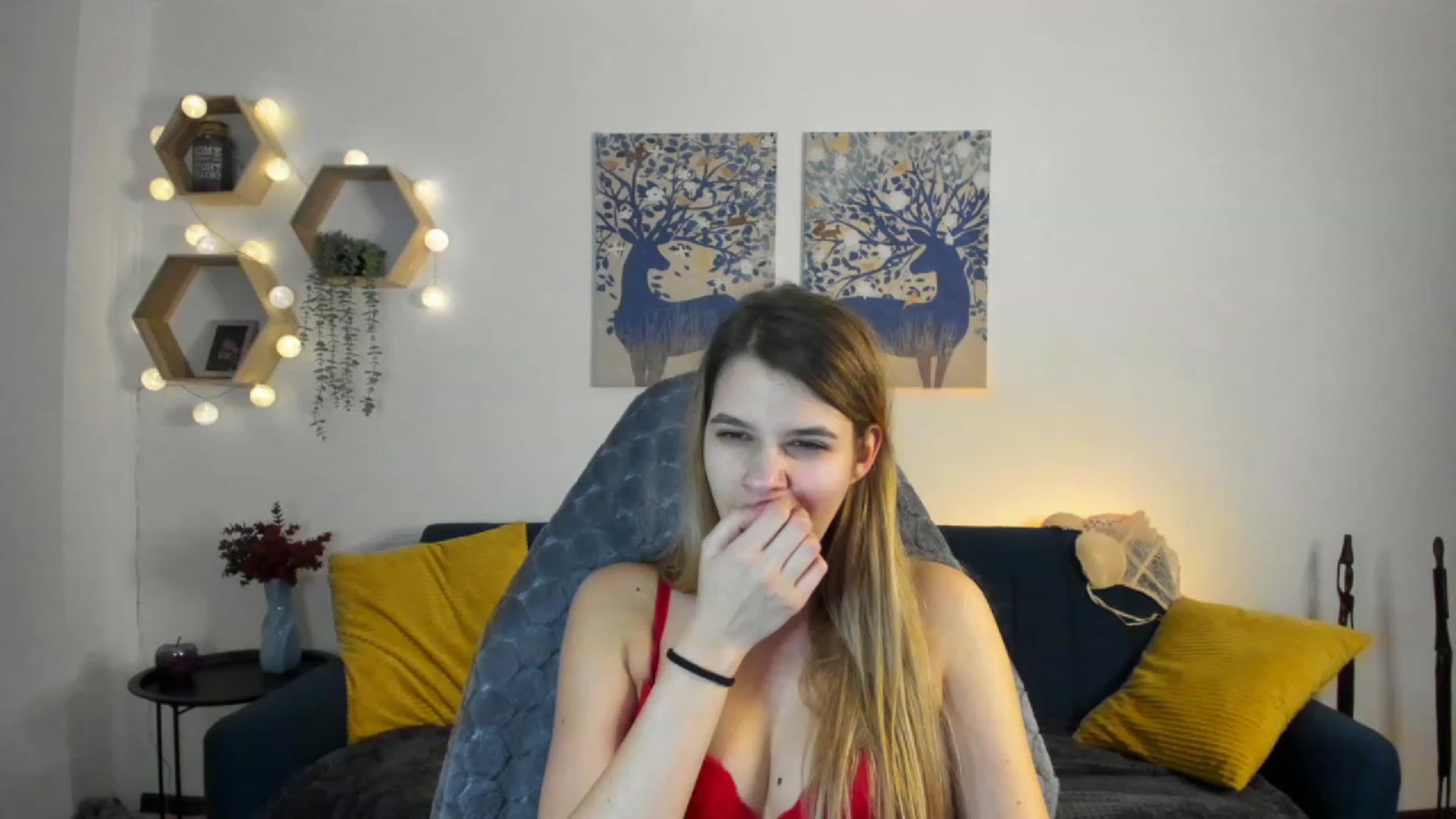 Gallery image thumbnail from Elsa_Fox's myfreecams stream on, 02/07/2023, 24:23 image 8 of 20