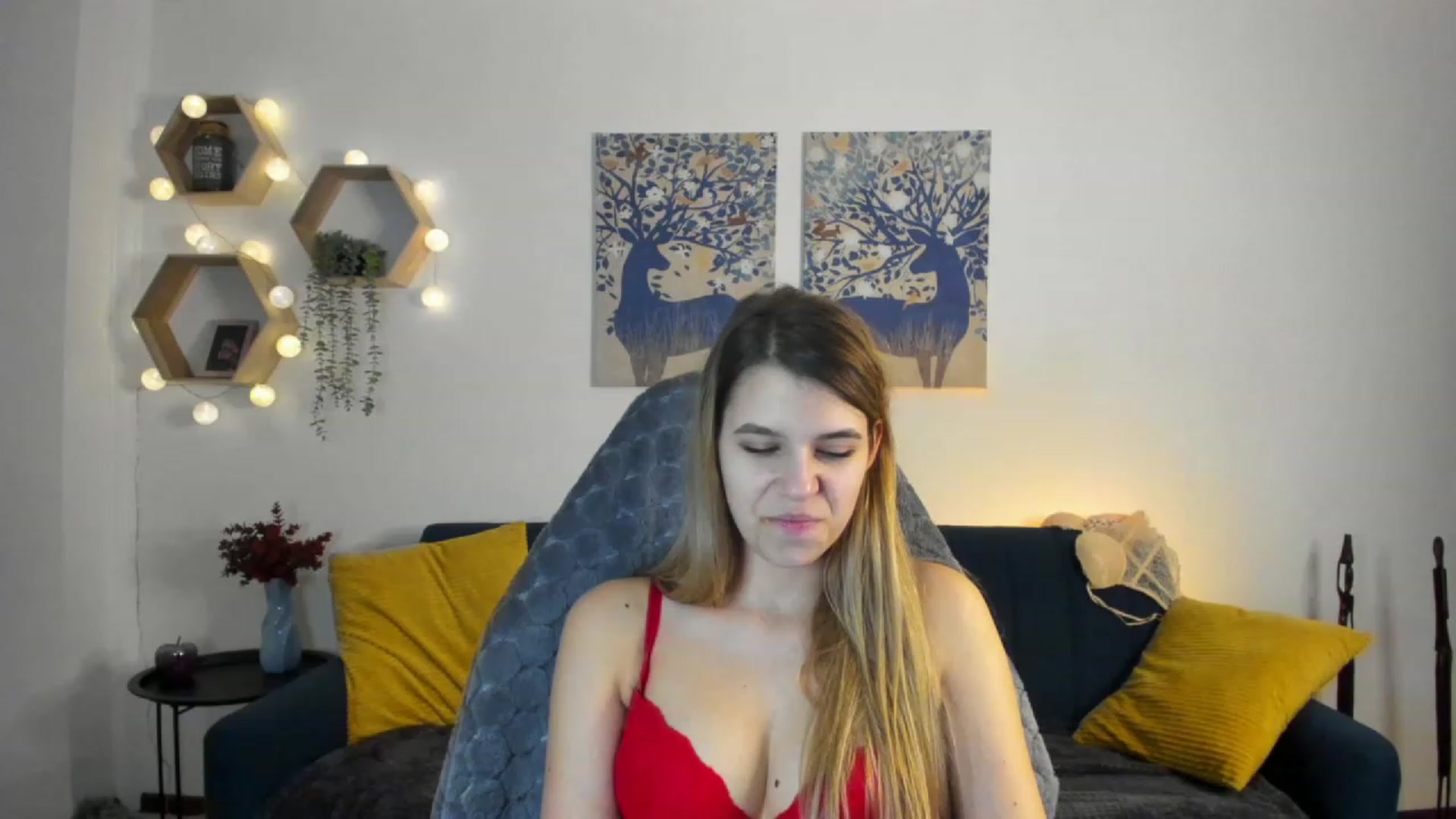 Gallery image thumbnail from Elsa_Fox's myfreecams stream on, 02/07/2023, 24:23 image 9 of 20