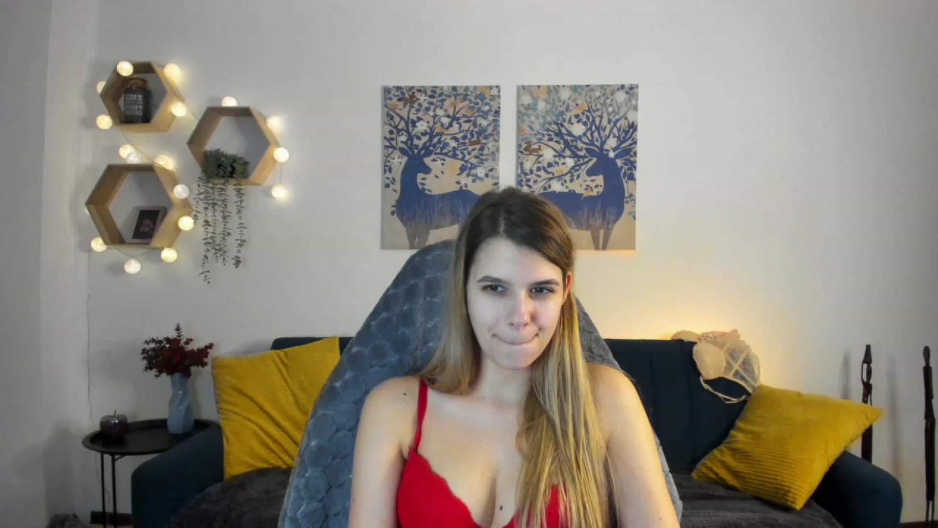 Gallery image thumbnail from Elsa_Fox's myfreecams stream on, 02/07/2023, 24:23 image 13 of 20