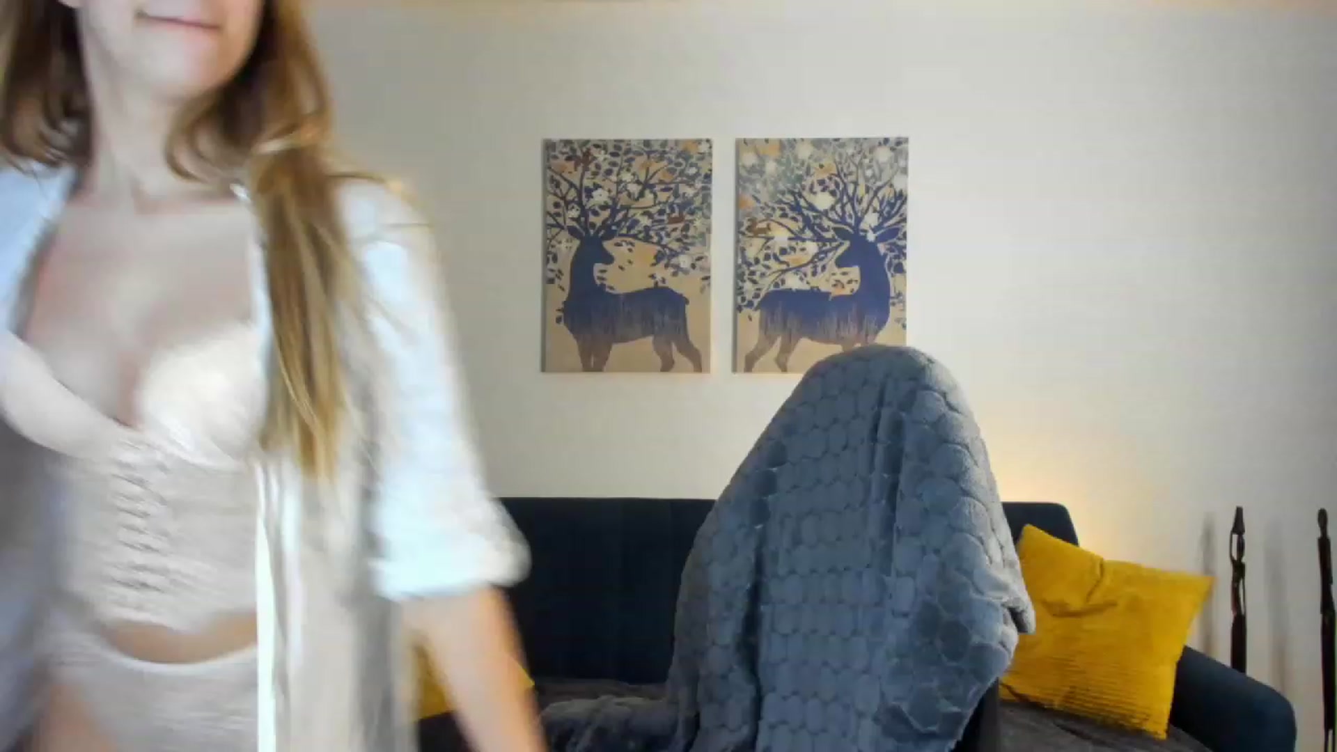 Gallery image thumbnail from Elsa_Fox's myfreecams stream on, 02/09/2023, 21:41 image 4 of 20
