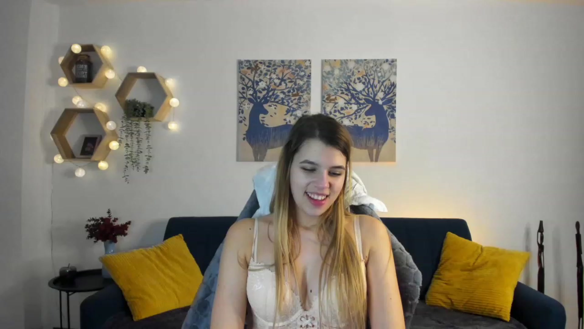Gallery image thumbnail from Elsa_Fox's myfreecams stream on, 02/09/2023, 22:36 image 15 of 20