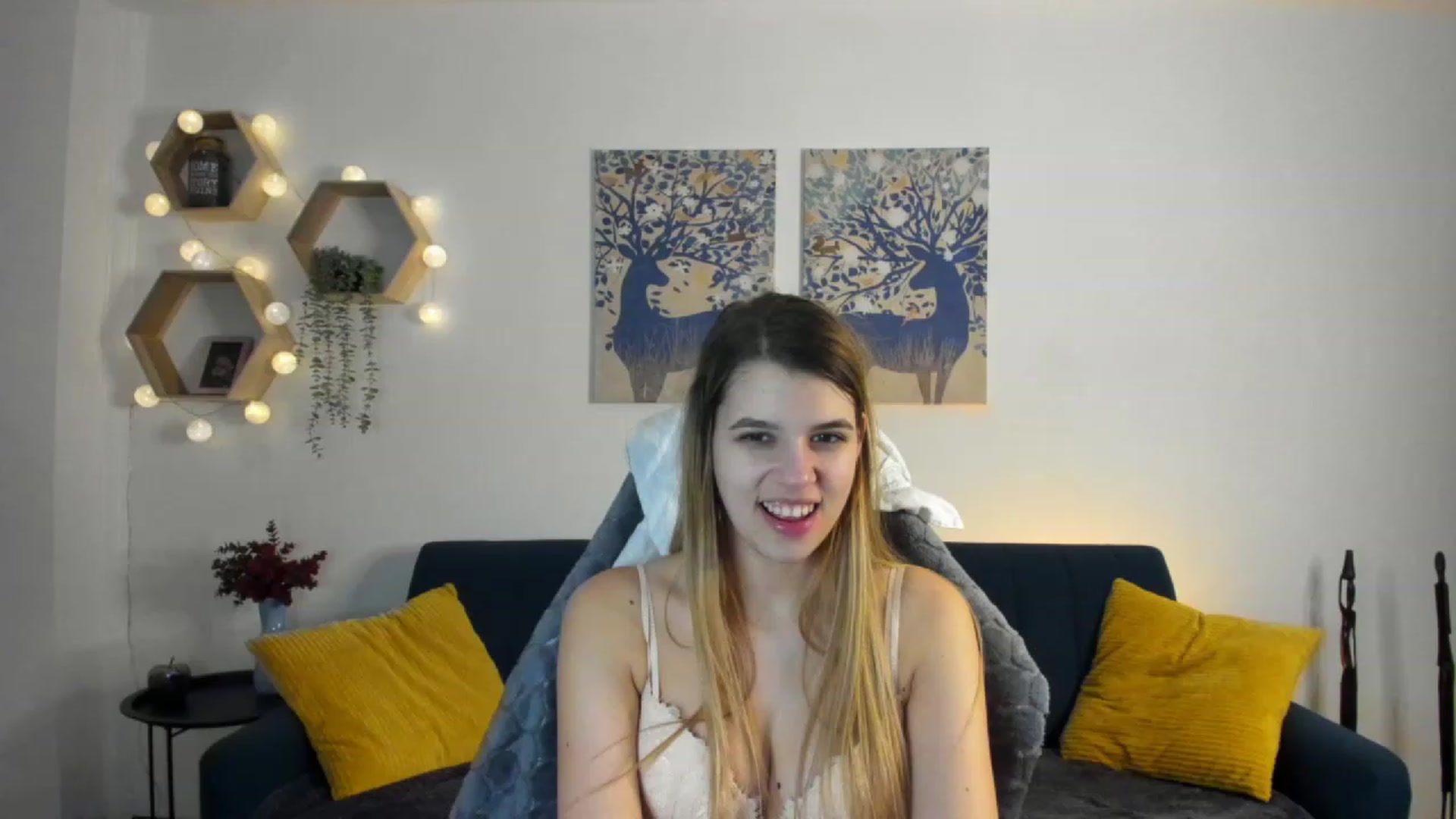 Gallery image thumbnail from Elsa_Fox's myfreecams stream on, 02/09/2023, 22:36 image 16 of 20