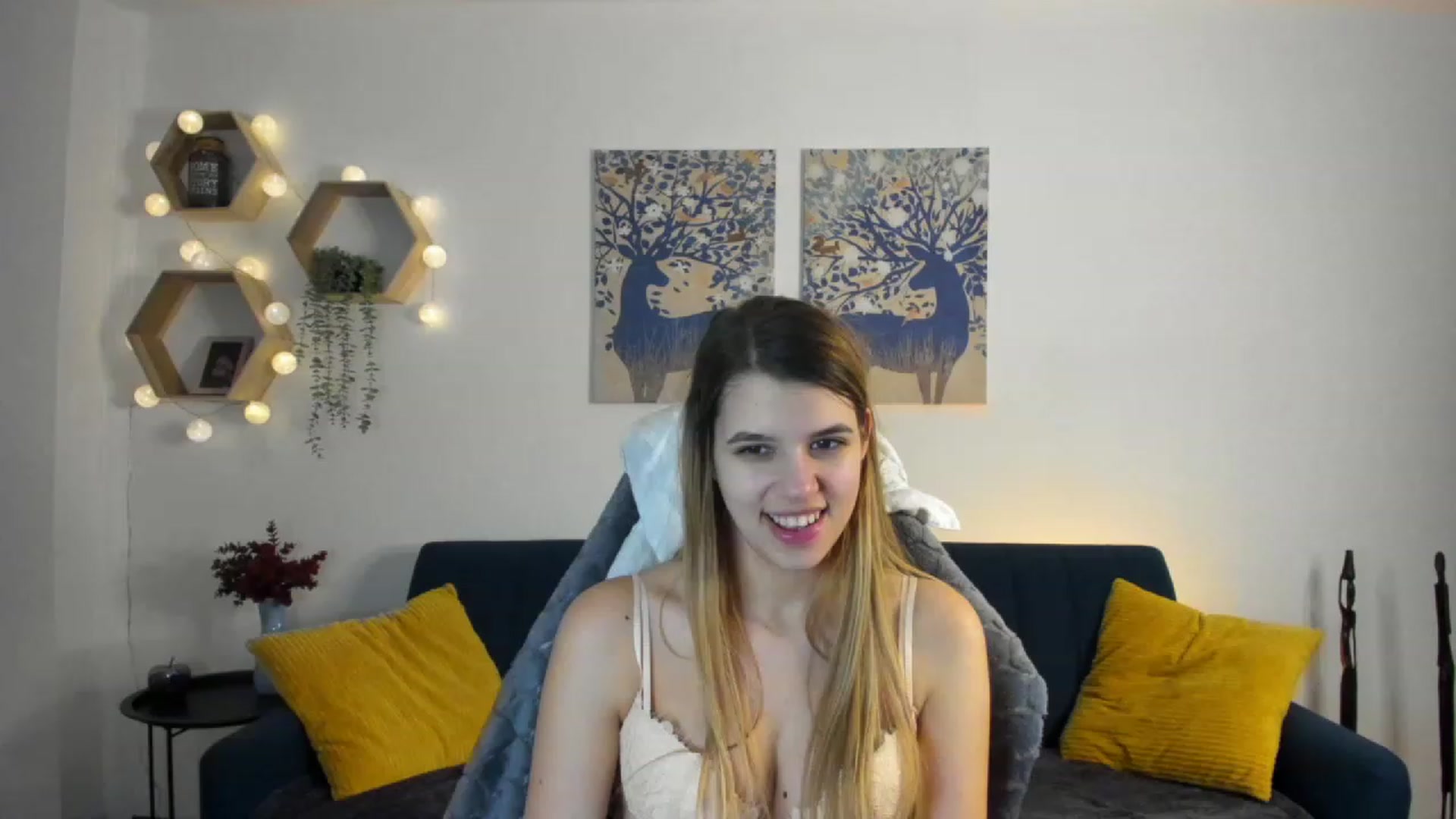 Gallery image thumbnail from Elsa_Fox's myfreecams stream on, 02/09/2023, 22:36 image 20 of 20