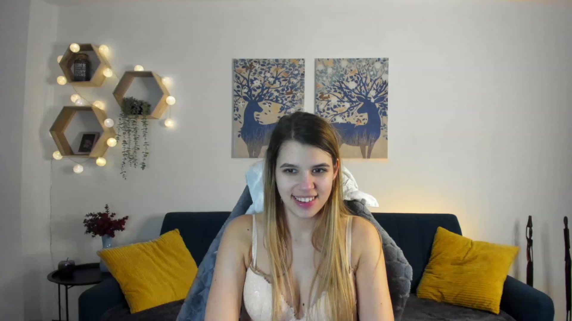 Gallery image thumbnail from Elsa_Fox's myfreecams stream on, 02/09/2023, 22:36 image 13 of 20