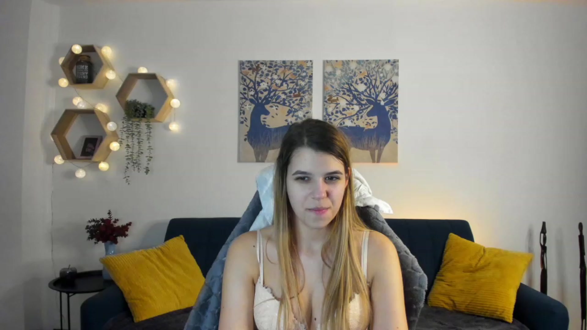 Gallery image thumbnail from Elsa_Fox's myfreecams stream on, 02/09/2023, 22:36 image 19 of 20