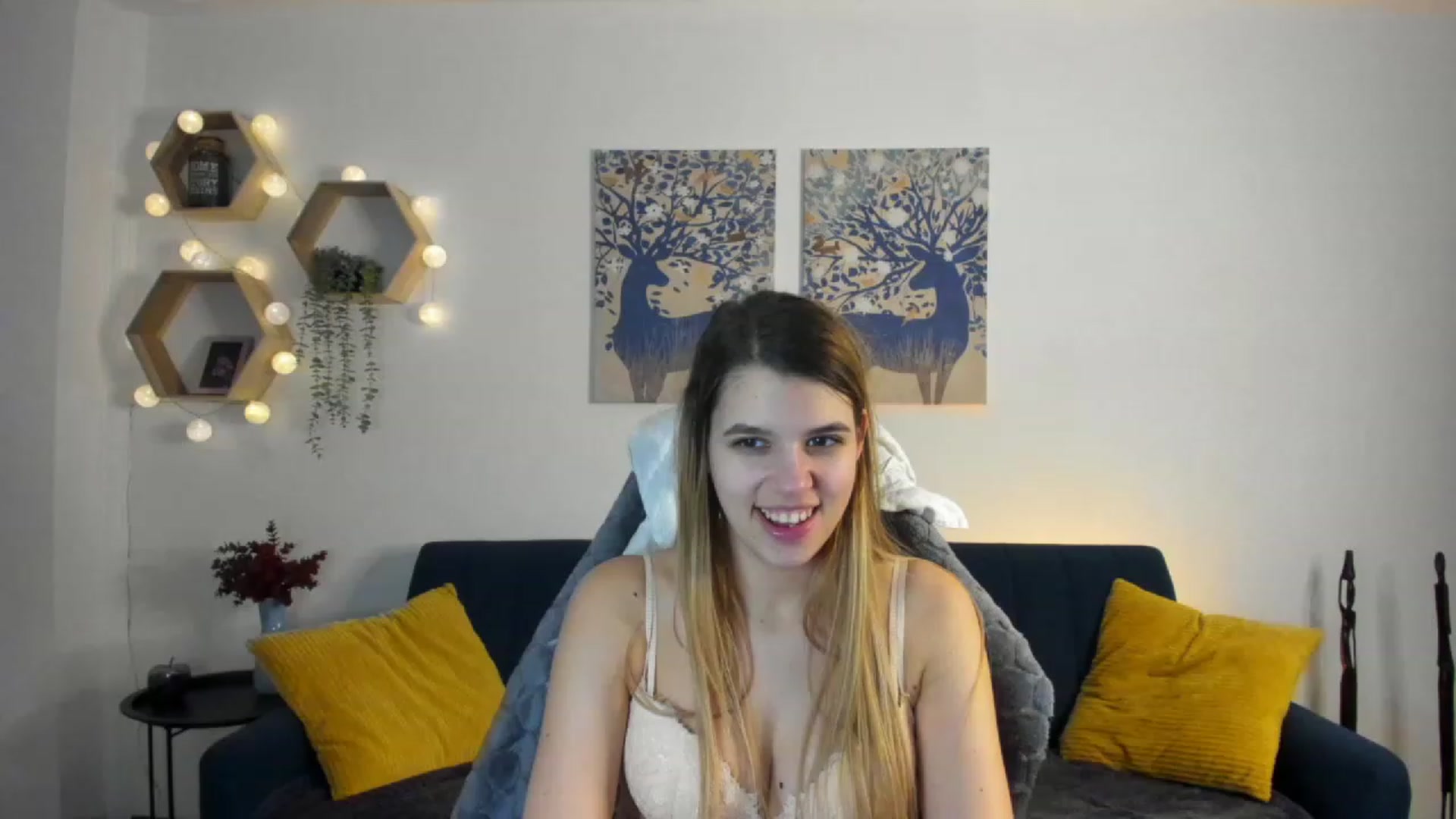 Gallery image thumbnail from Elsa_Fox's myfreecams stream on, 02/09/2023, 22:36 image 14 of 20