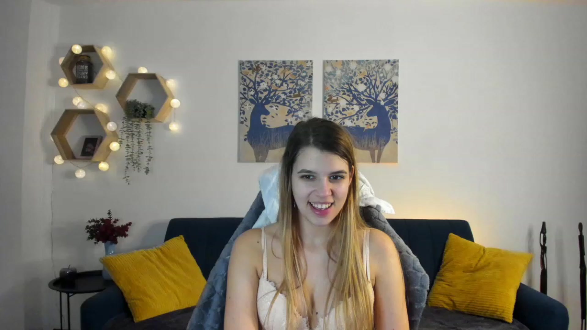 Gallery image thumbnail from Elsa_Fox's myfreecams stream on, 02/09/2023, 22:36 image 18 of 20