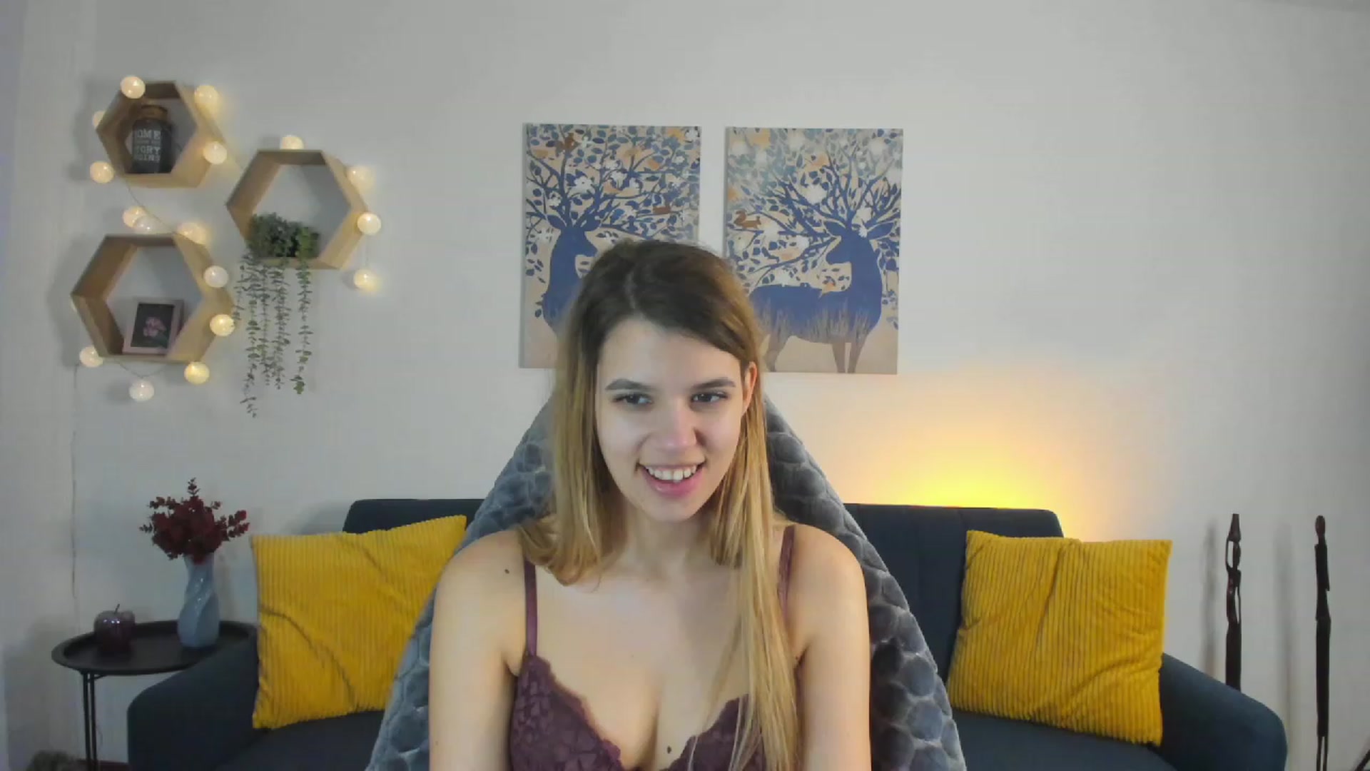 Gallery image thumbnail from Elsa_Fox's myfreecams stream on, 02/27/2023, 11:04 image 16 of 20