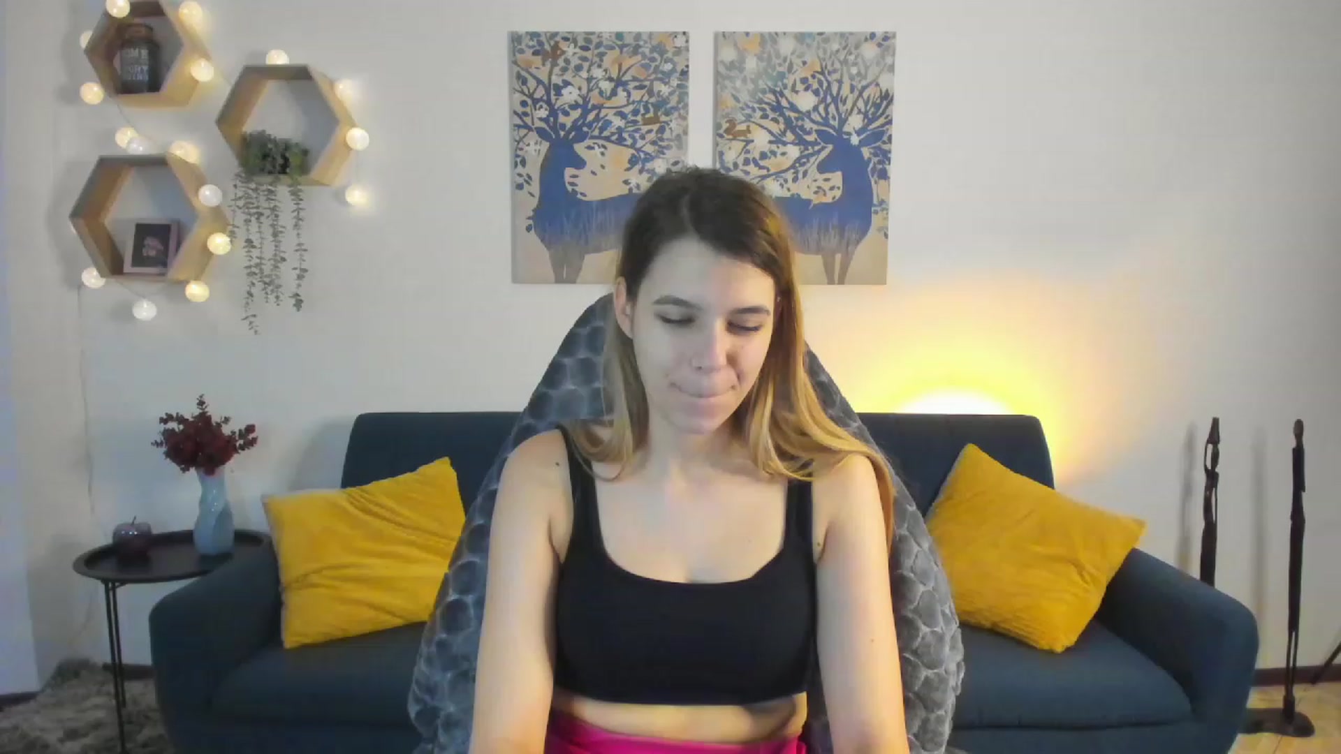 Gallery image thumbnail from Elsa_Fox's myfreecams stream on, 02/28/2023, 11:39 image 4 of 20