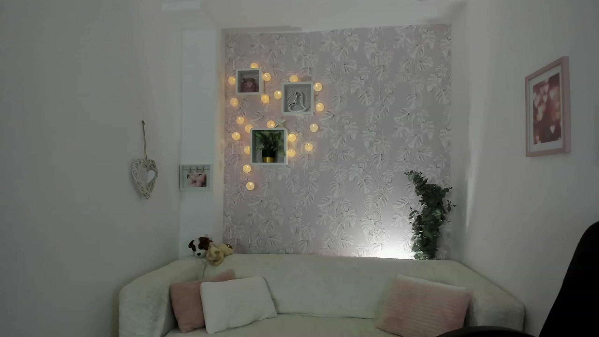 Gallery image thumbnail from Elsa_Fox's myfreecams stream on, 03/01/2023, 12:12 image 12 of 20