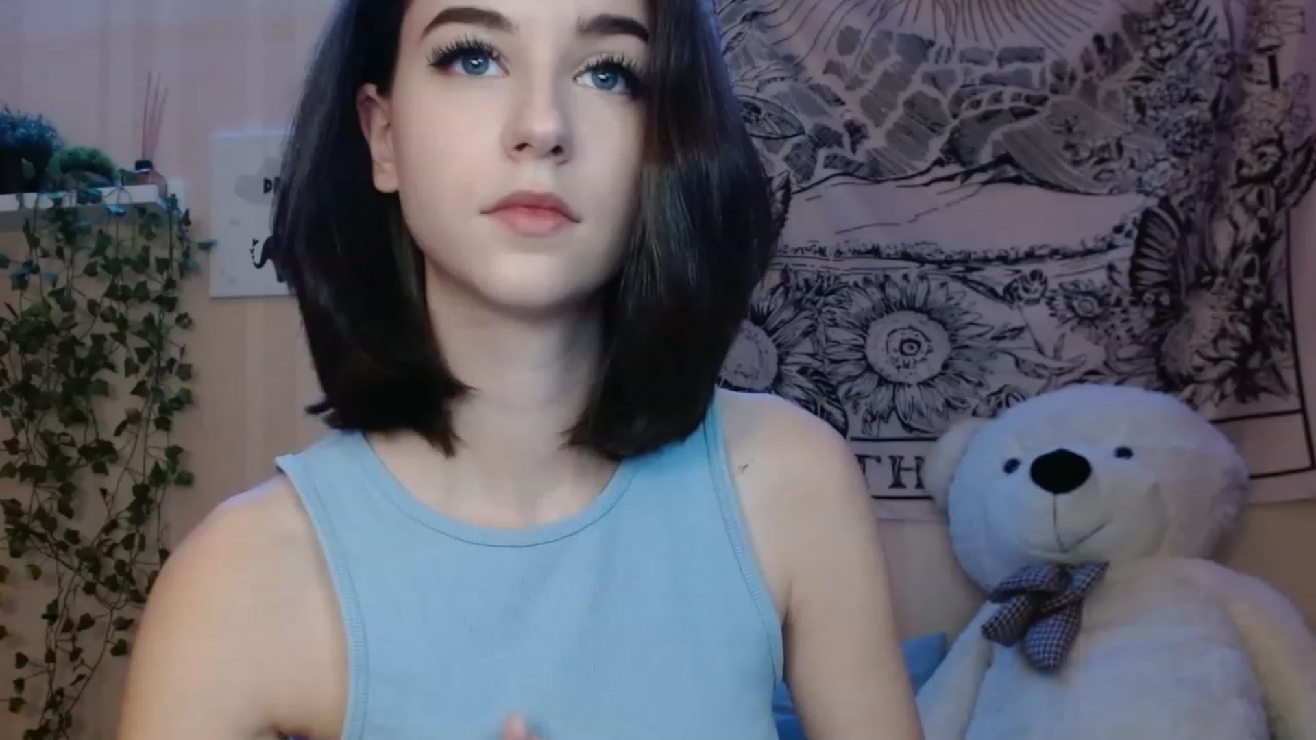Gallery image thumbnail from ElsieF_'s myfreecams stream on, 11/14/2022, 18:42 image 6 of 20