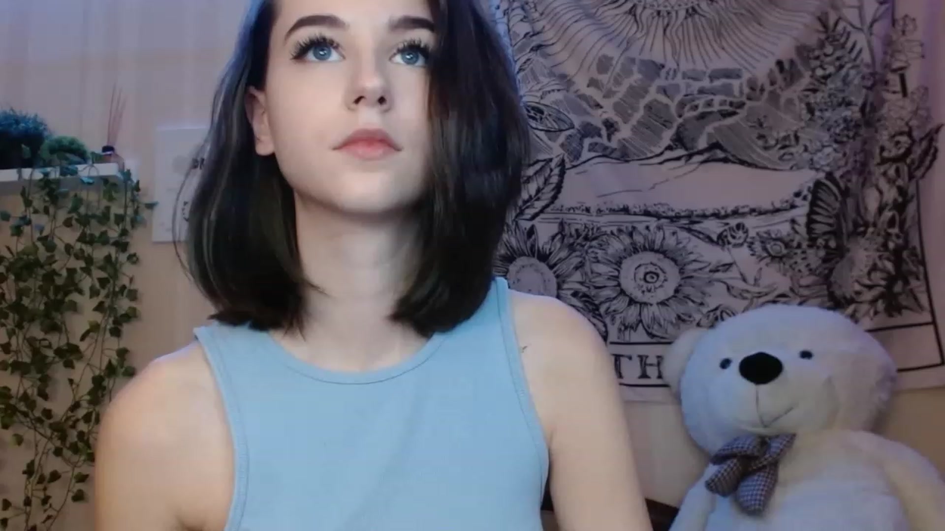 Gallery image thumbnail from ElsieF_'s myfreecams stream on, 11/14/2022, 18:42 image 13 of 20