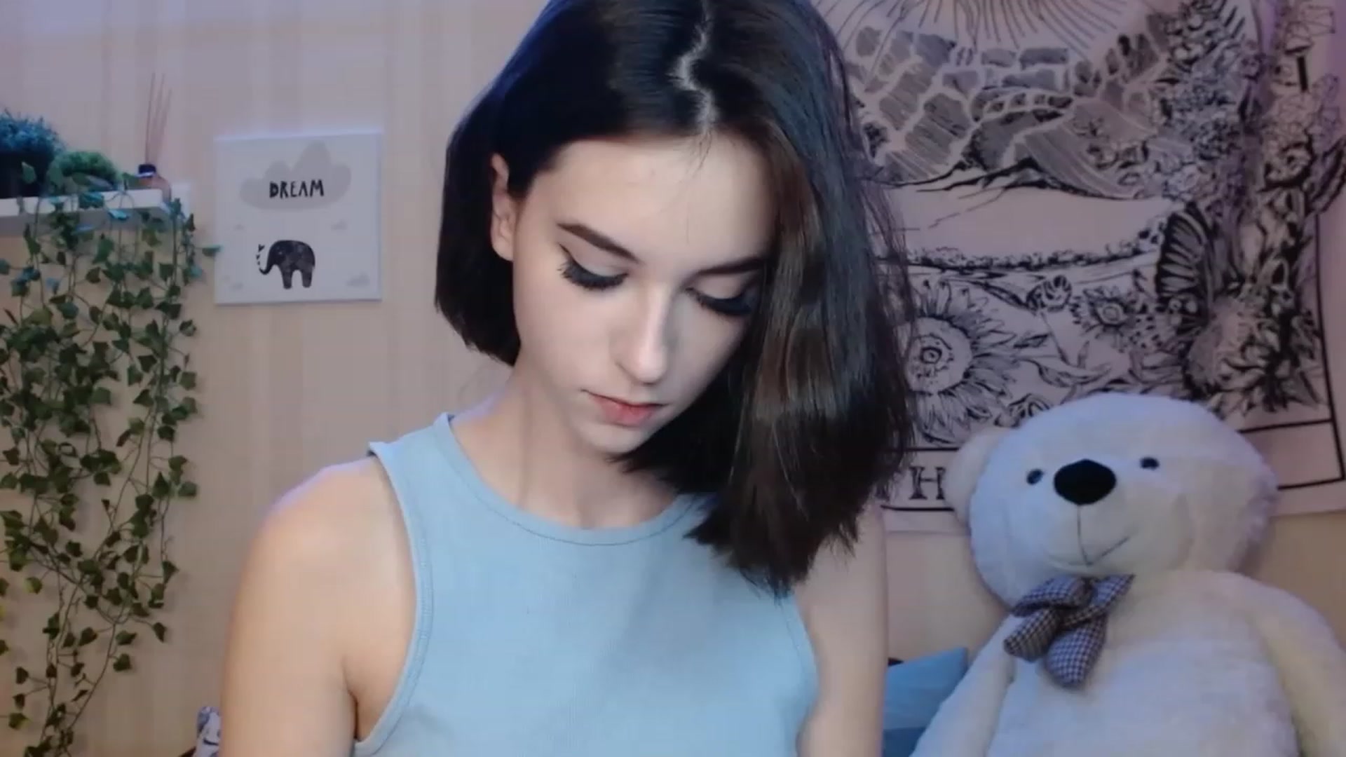Gallery image thumbnail from ElsieF_'s myfreecams stream on, 11/14/2022, 18:42 image 7 of 20