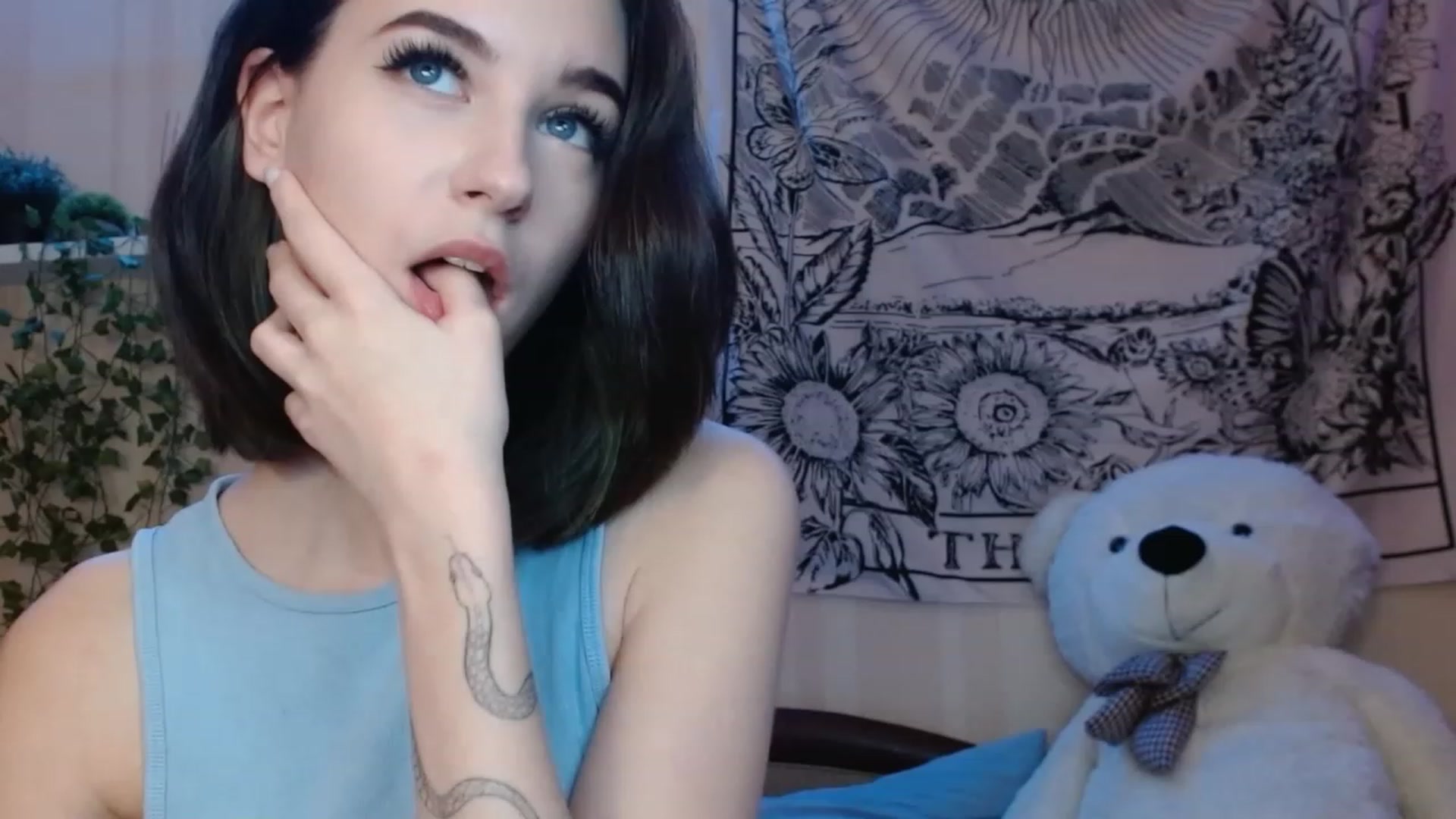 Gallery image thumbnail from ElsieF_'s myfreecams stream on, 11/14/2022, 18:42 image 1 of 20