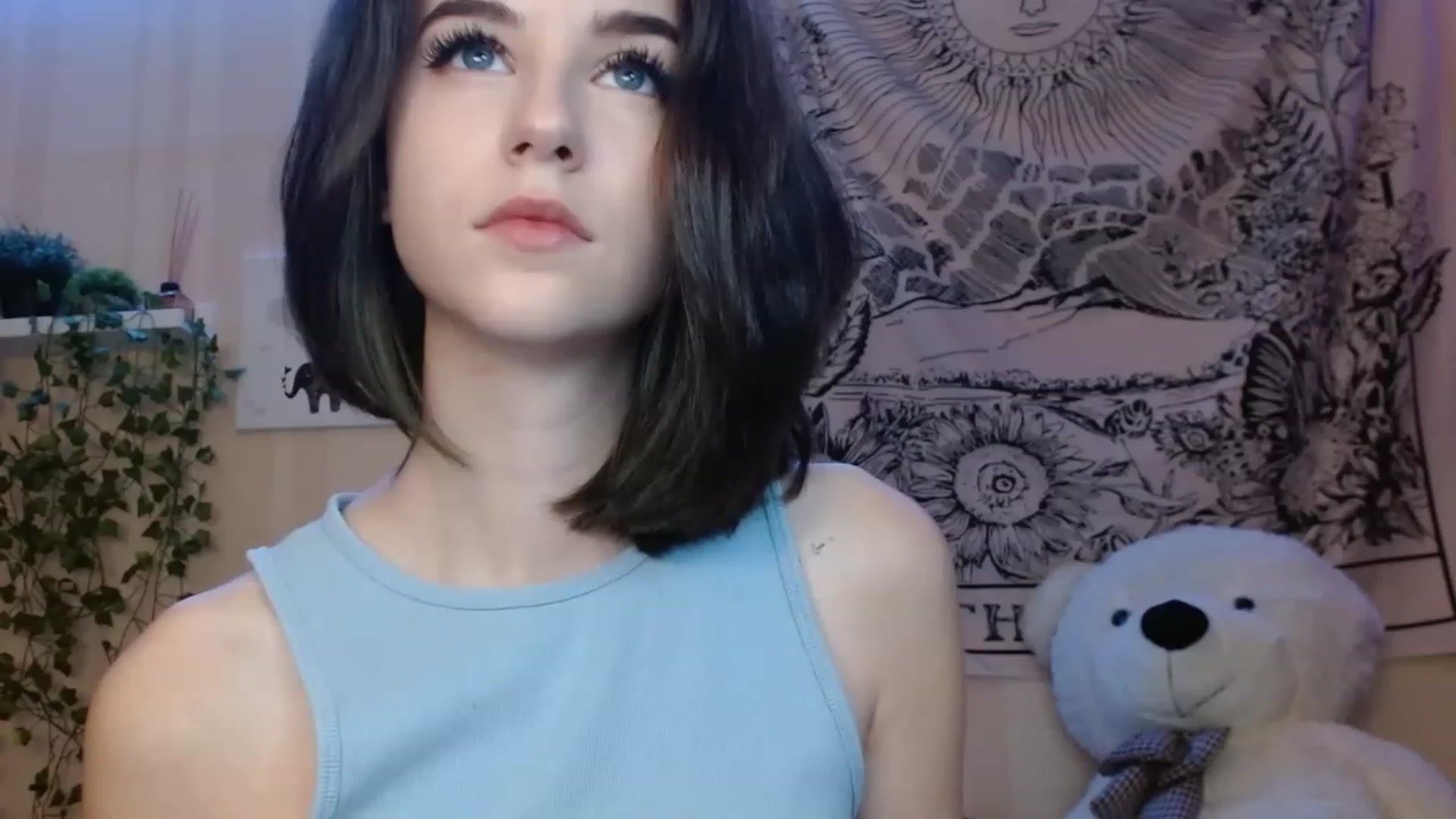 Gallery image thumbnail from ElsieF_'s myfreecams stream on, 11/14/2022, 18:42 image 15 of 20