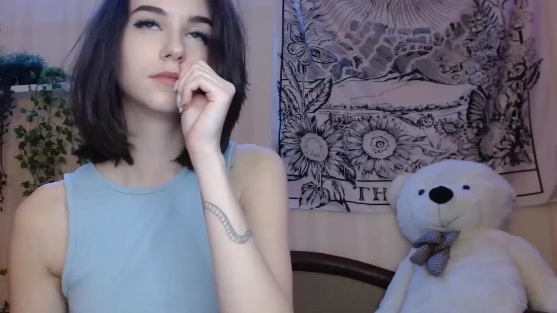 Gallery image thumbnail from ElsieF_'s myfreecams stream on, 11/14/2022, 20:48 image 10 of 20