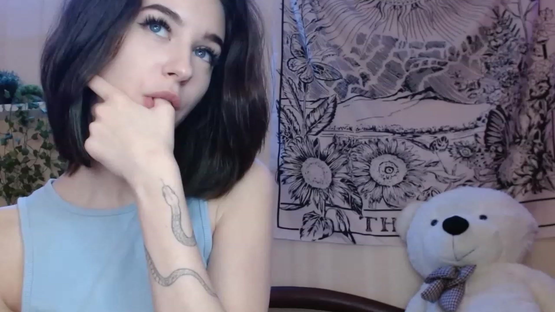 Gallery image thumbnail from ElsieF_'s myfreecams stream on, 11/14/2022, 20:48 image 3 of 20
