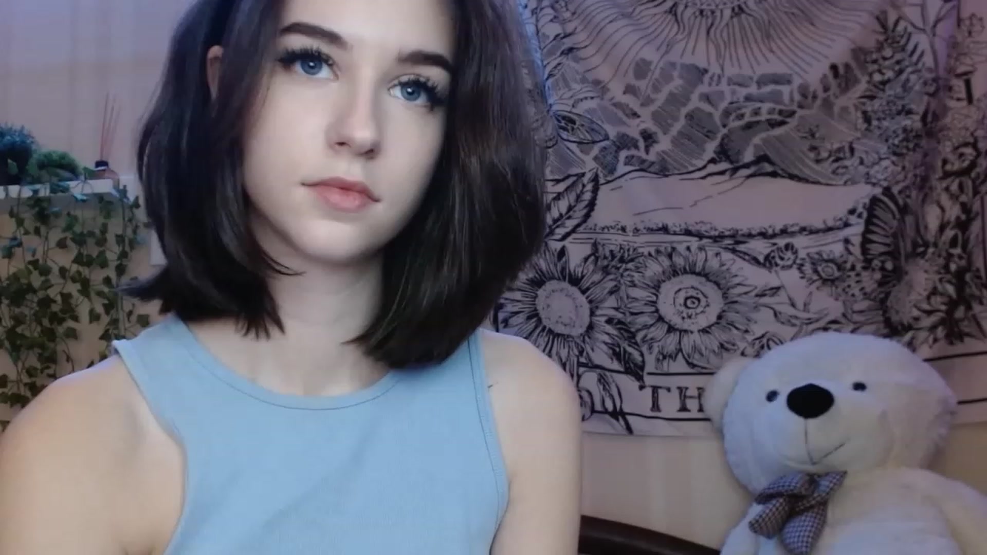 Gallery image thumbnail from ElsieF_'s myfreecams stream on, 11/14/2022, 20:48 image 6 of 20