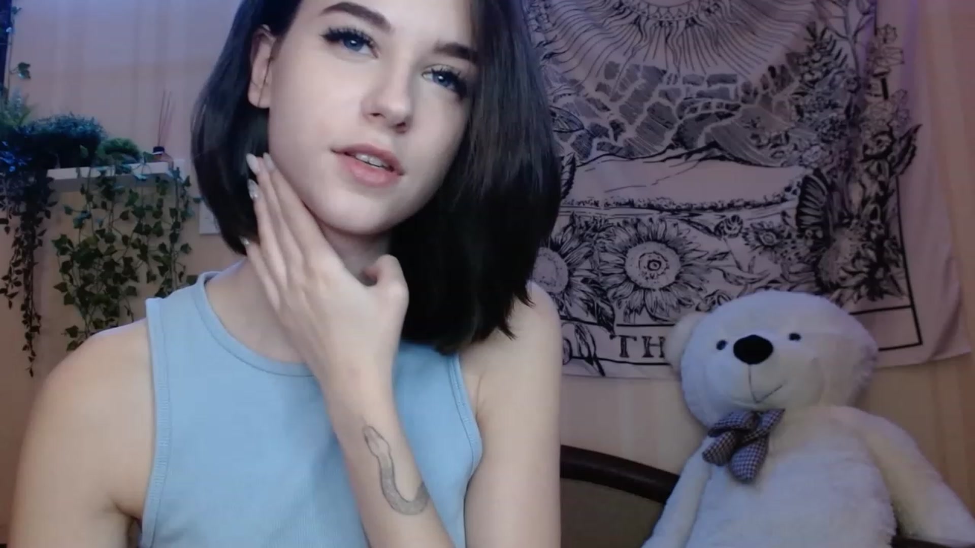 Gallery image thumbnail from ElsieF_'s myfreecams stream on, 11/14/2022, 21:16 image 19 of 20