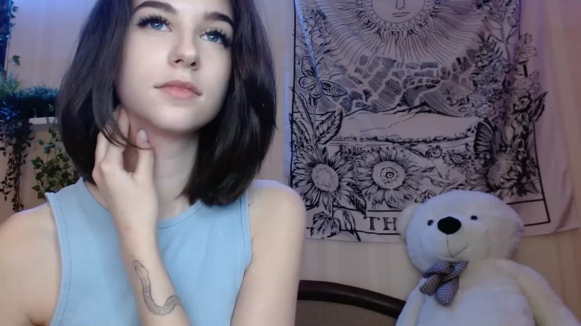 Gallery image thumbnail from ElsieF_'s myfreecams stream on, 11/14/2022, 21:16 image 7 of 20