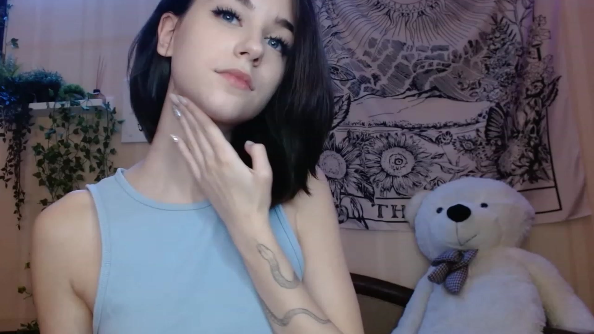 Gallery image thumbnail from ElsieF_'s myfreecams stream on, 11/14/2022, 21:16 image 18 of 20