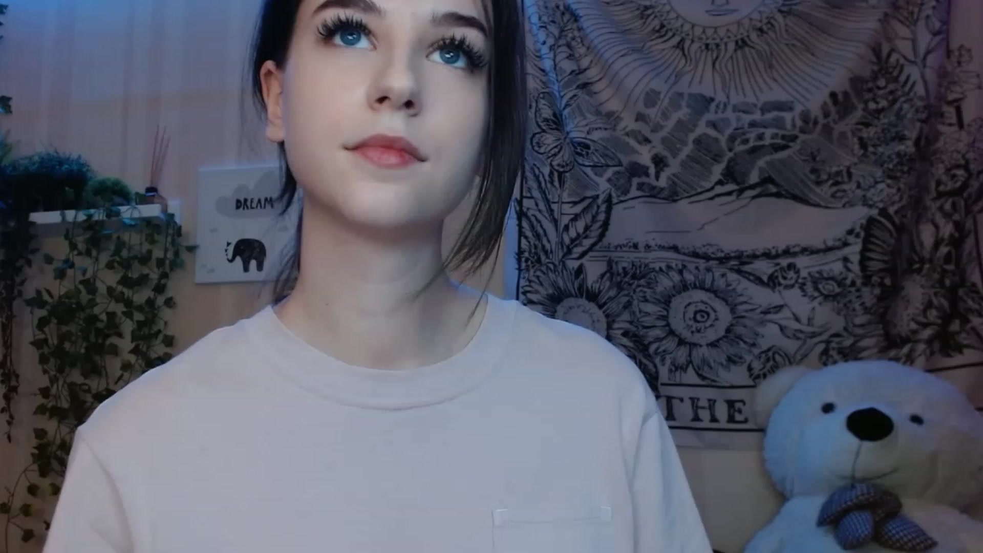 Gallery image thumbnail from ElsieF_'s myfreecams stream on, 11/15/2022, 23:16 image 20 of 20
