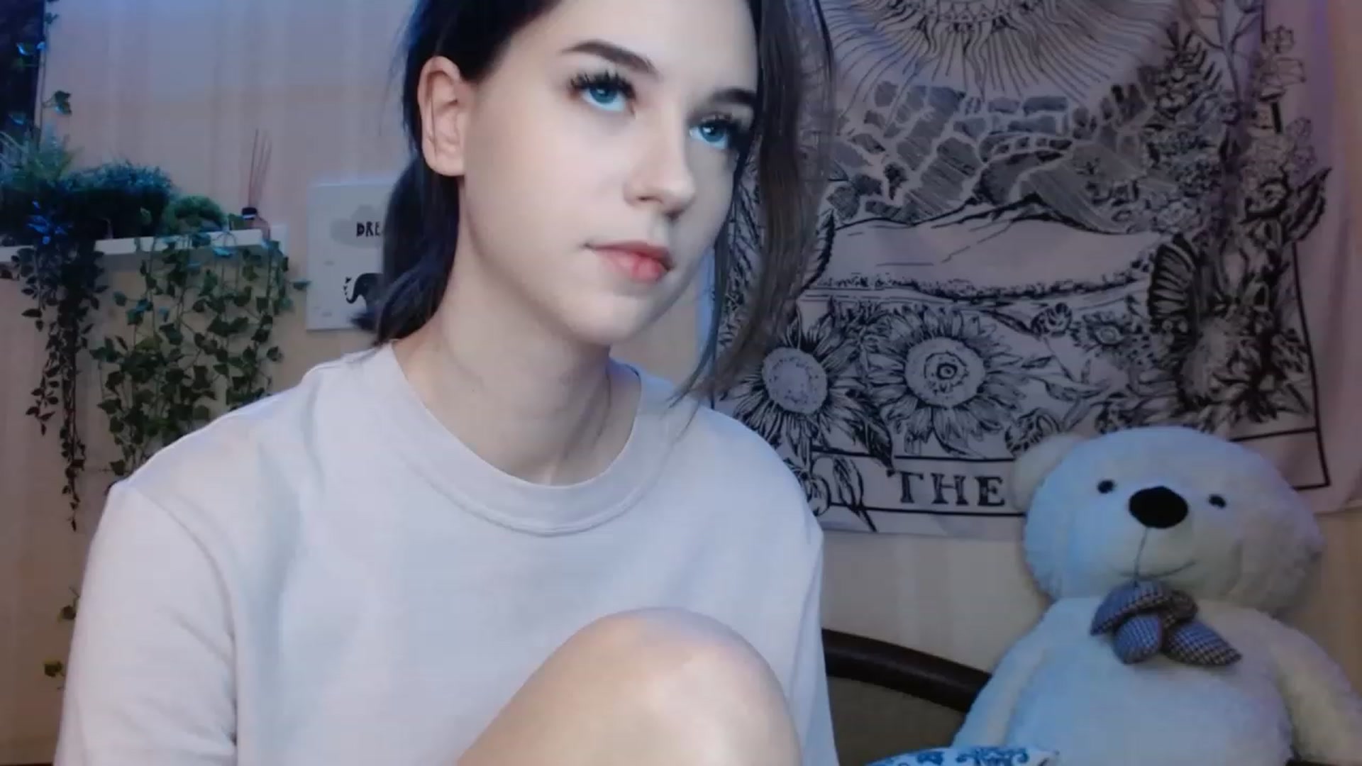 Gallery image thumbnail from ElsieF_'s myfreecams stream on, 11/15/2022, 23:16 image 1 of 20