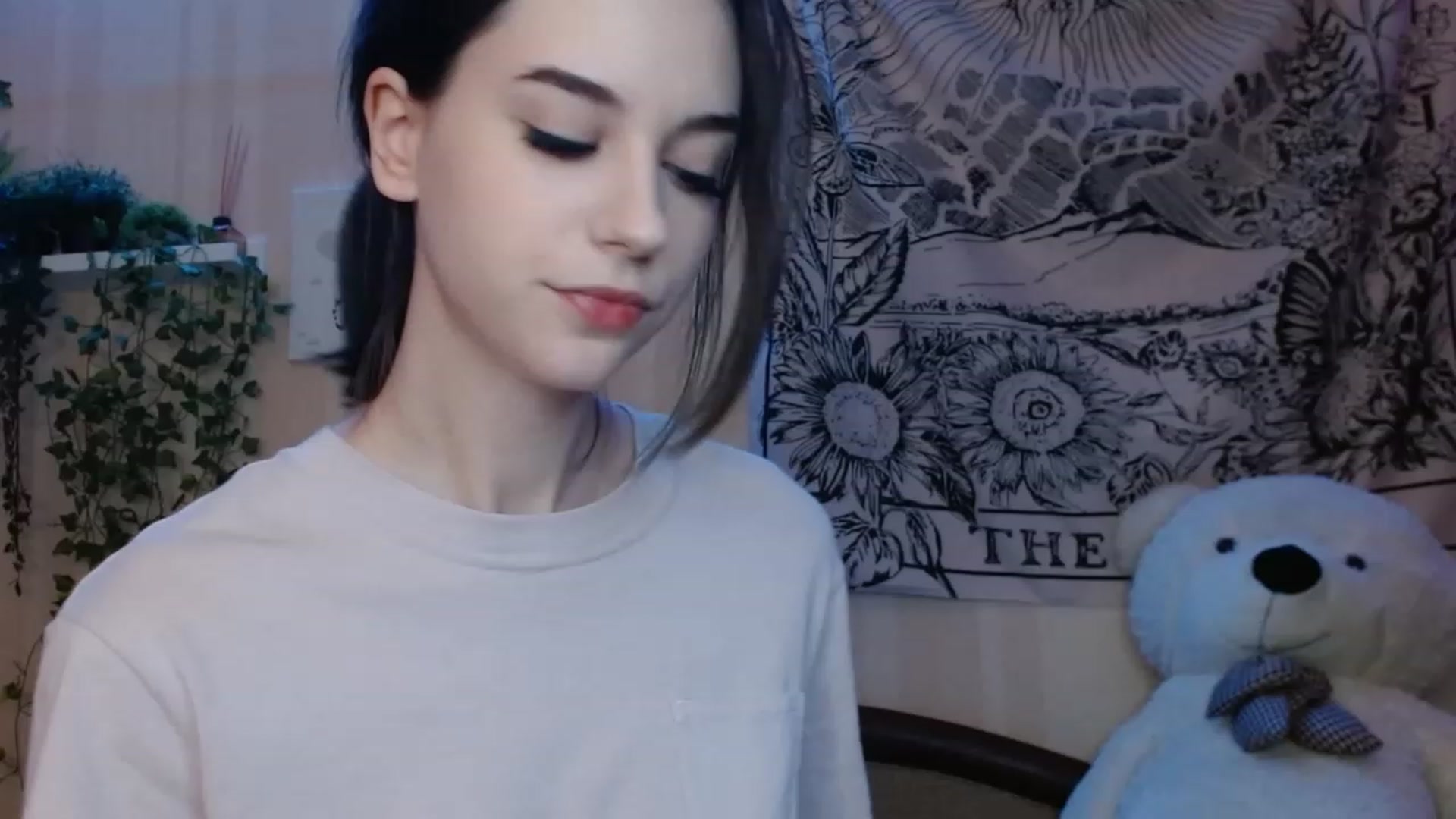 Gallery image thumbnail from ElsieF_'s myfreecams stream on, 11/15/2022, 23:16 image 15 of 20
