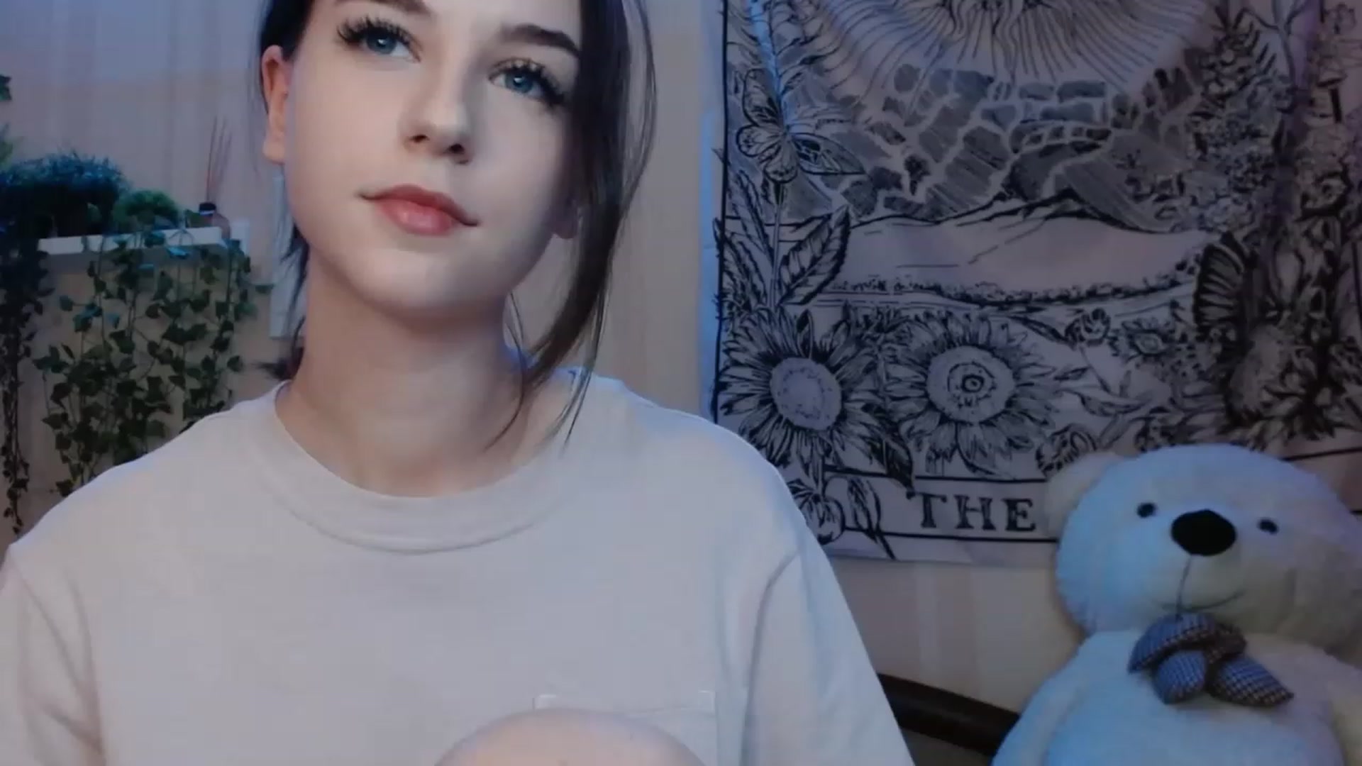 Gallery image thumbnail from ElsieF_'s myfreecams stream on, 11/15/2022, 23:16 image 16 of 20