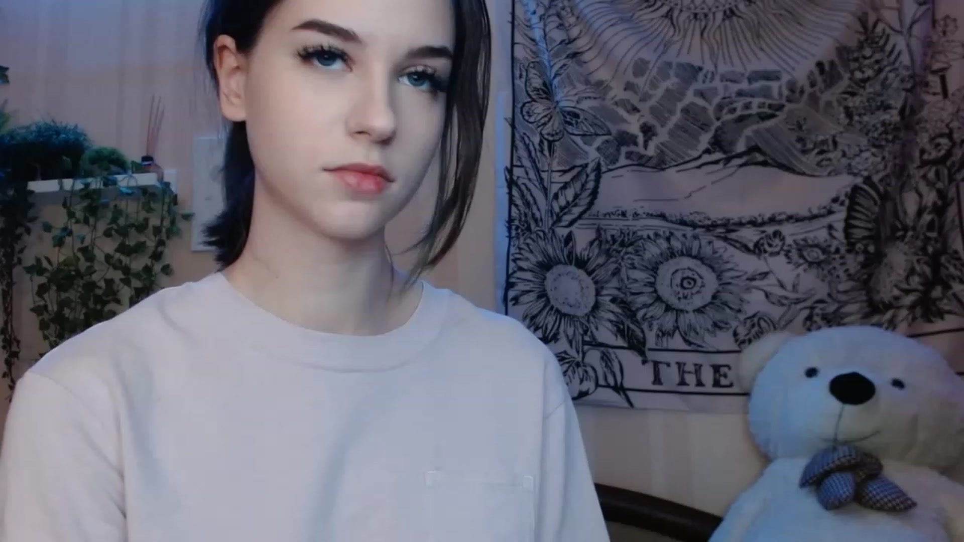 Gallery image thumbnail from ElsieF_'s myfreecams stream on, 11/15/2022, 23:16 image 5 of 20