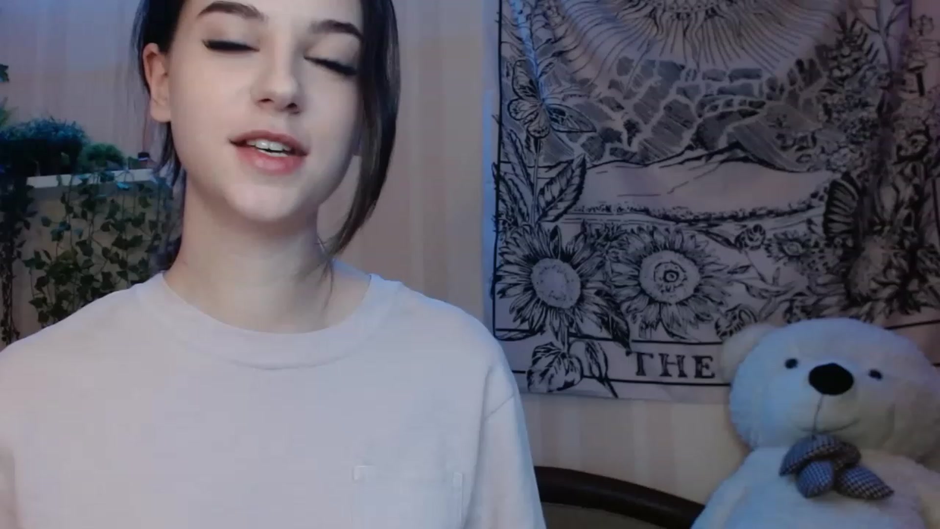 Gallery image thumbnail from ElsieF_'s myfreecams stream on, 11/15/2022, 23:16 image 6 of 20