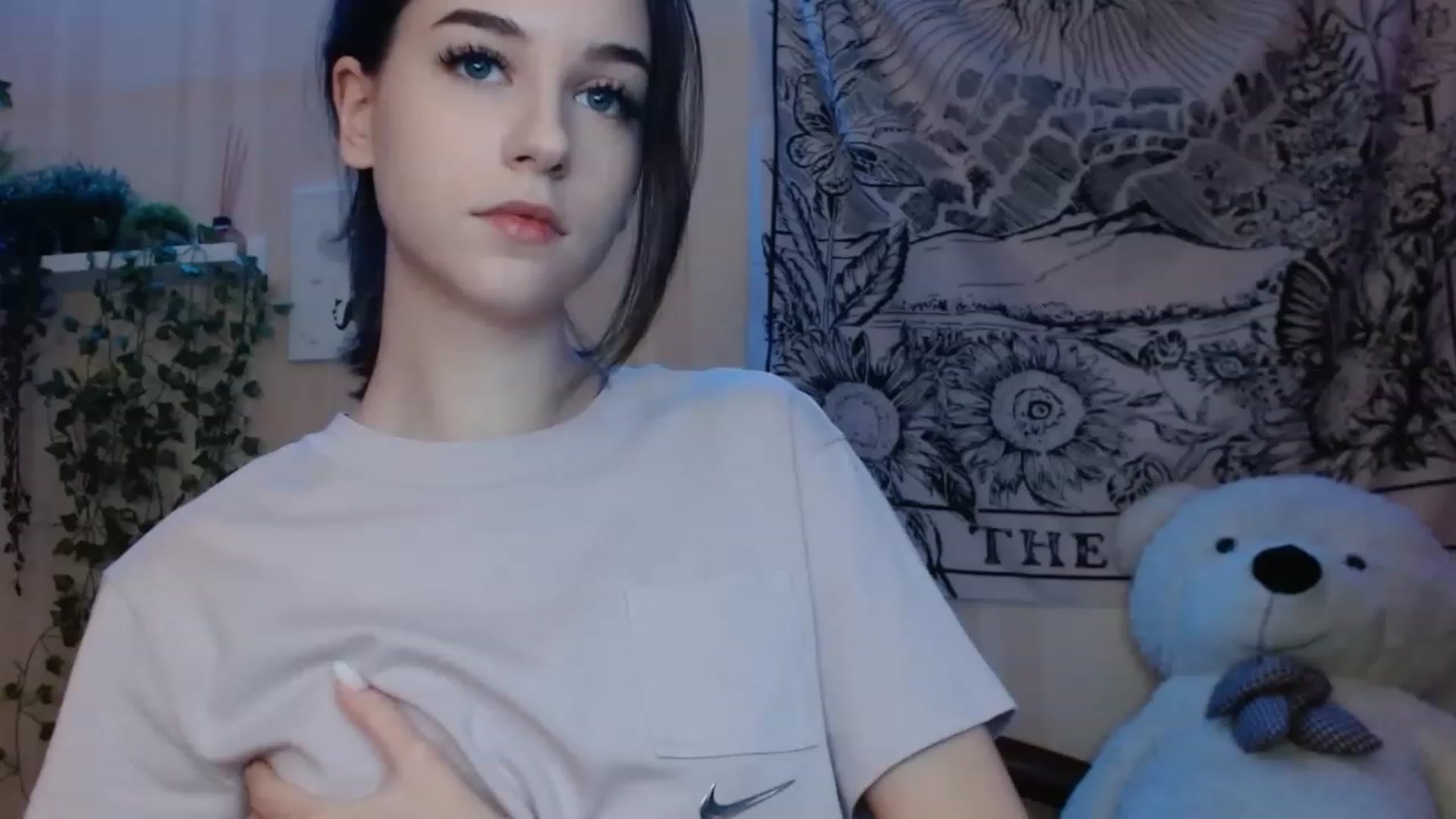 Gallery image thumbnail from ElsieF_'s myfreecams stream on, 11/15/2022, 23:16 image 9 of 20
