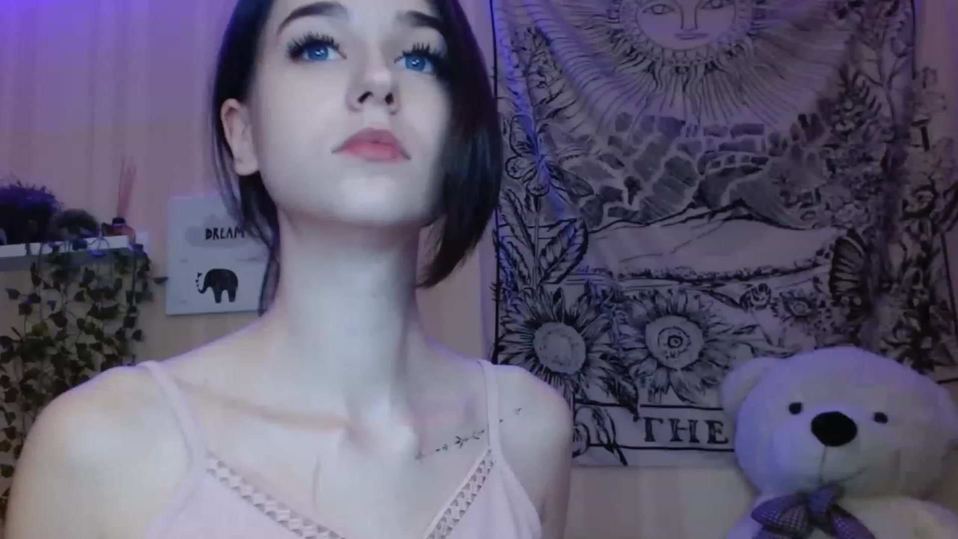 Gallery image thumbnail from ElsieF_'s myfreecams stream on, 11/17/2022, 23:14 image 4 of 20