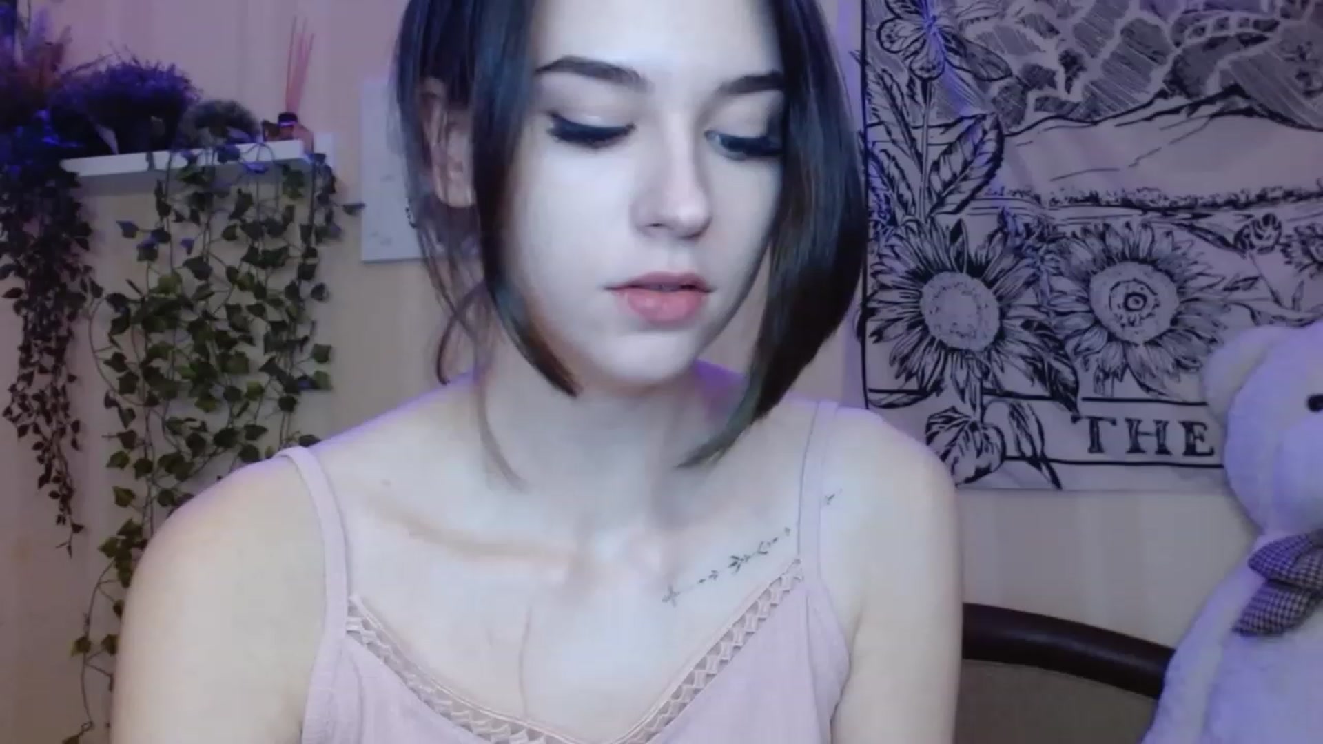 Gallery image thumbnail from ElsieF_'s myfreecams stream on, 11/17/2022, 23:14 image 15 of 20