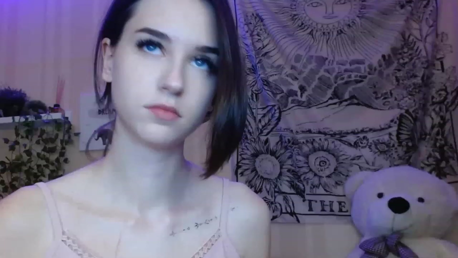 Gallery image thumbnail from ElsieF_'s myfreecams stream on, 11/17/2022, 23:14 image 7 of 20