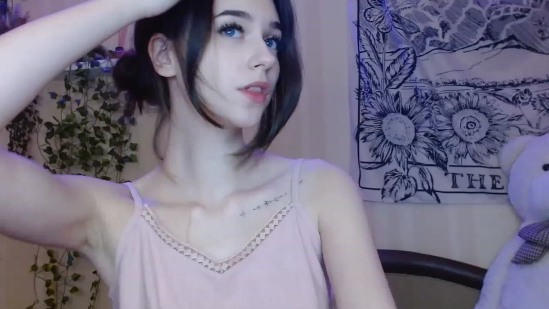 Gallery image thumbnail from ElsieF_'s myfreecams stream on, 11/17/2022, 23:14 image 13 of 20