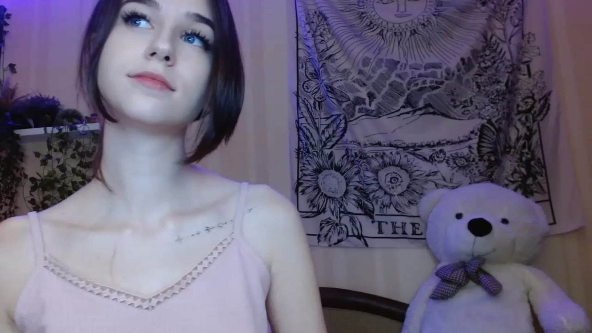 Gallery image thumbnail from ElsieF_'s myfreecams stream on, 11/17/2022, 23:14 image 1 of 20