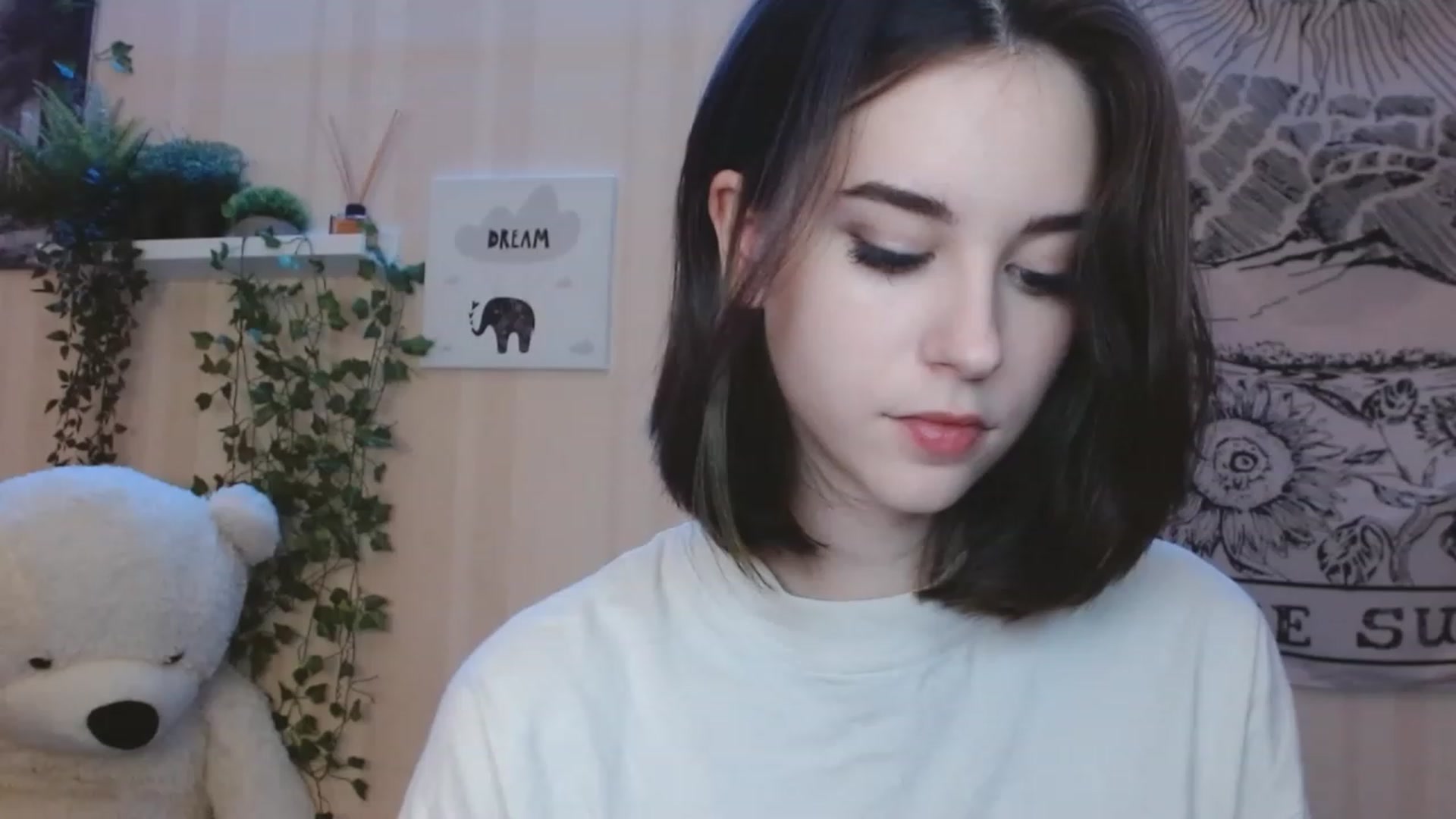 Gallery image thumbnail from ElsieF_'s myfreecams stream on, 11/24/2022, 20:15 image 7 of 20