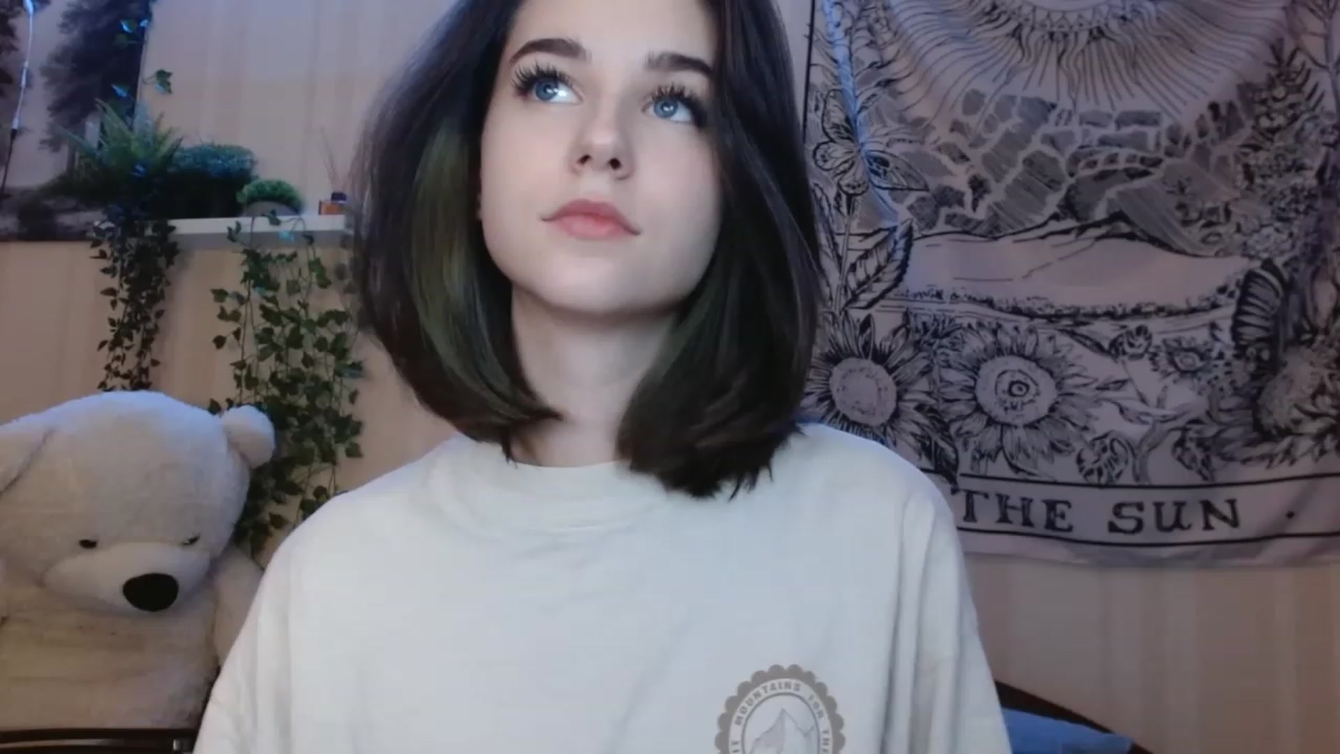 Gallery image thumbnail from ElsieF_'s myfreecams stream on, 11/24/2022, 20:15 image 17 of 20