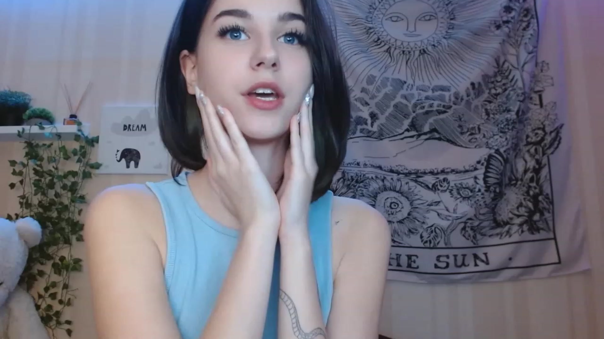 Gallery image thumbnail from ElsieF_'s myfreecams stream on, 11/24/2022, 21:31 image 14 of 20