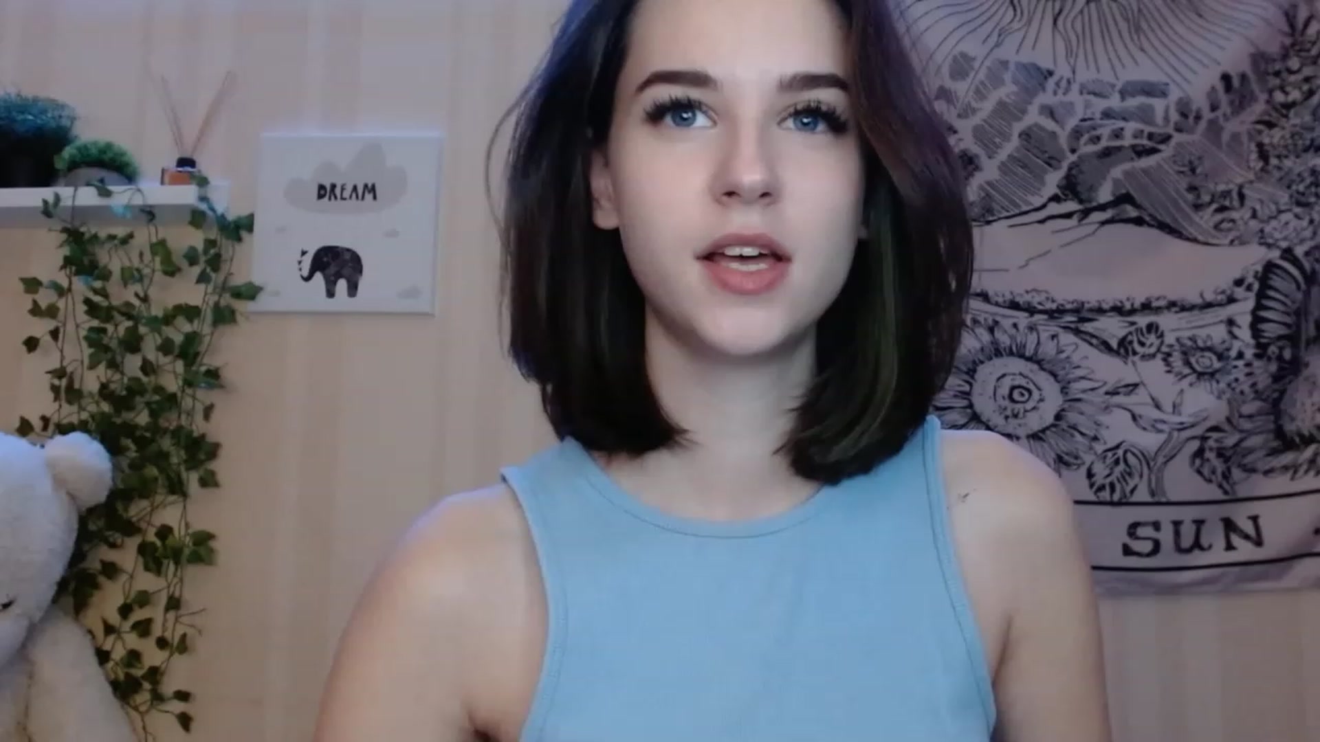 Gallery image thumbnail from ElsieF_'s myfreecams stream on, 11/24/2022, 22:31 image 16 of 20