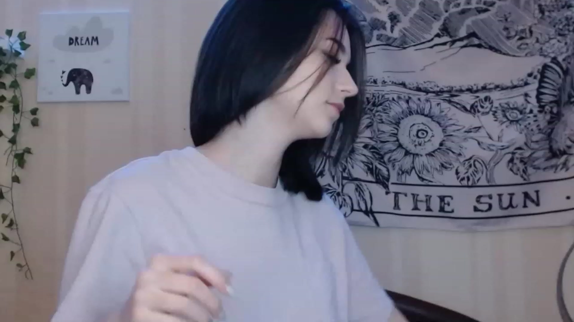 Gallery image thumbnail from ElsieF_'s myfreecams stream on, 11/27/2022, 18:36 image 7 of 20