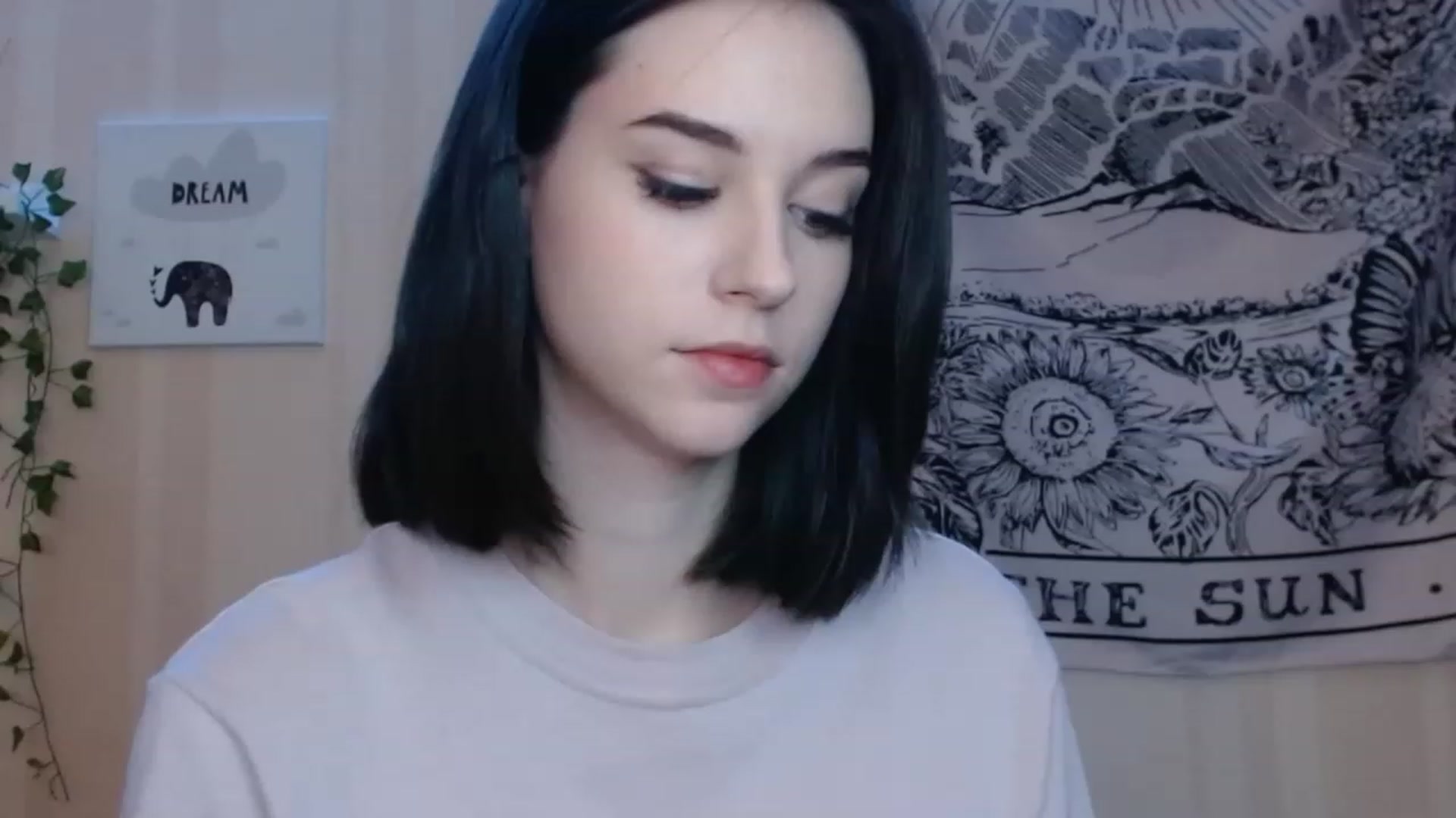 Gallery image thumbnail from ElsieF_'s myfreecams stream on, 11/27/2022, 18:36 image 19 of 20